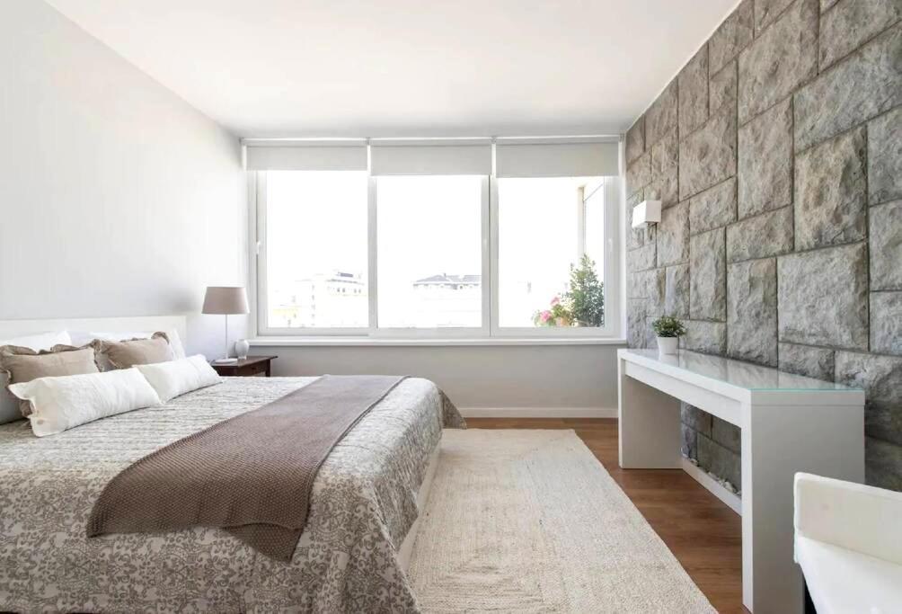 Elegant And Bright In * Estoril