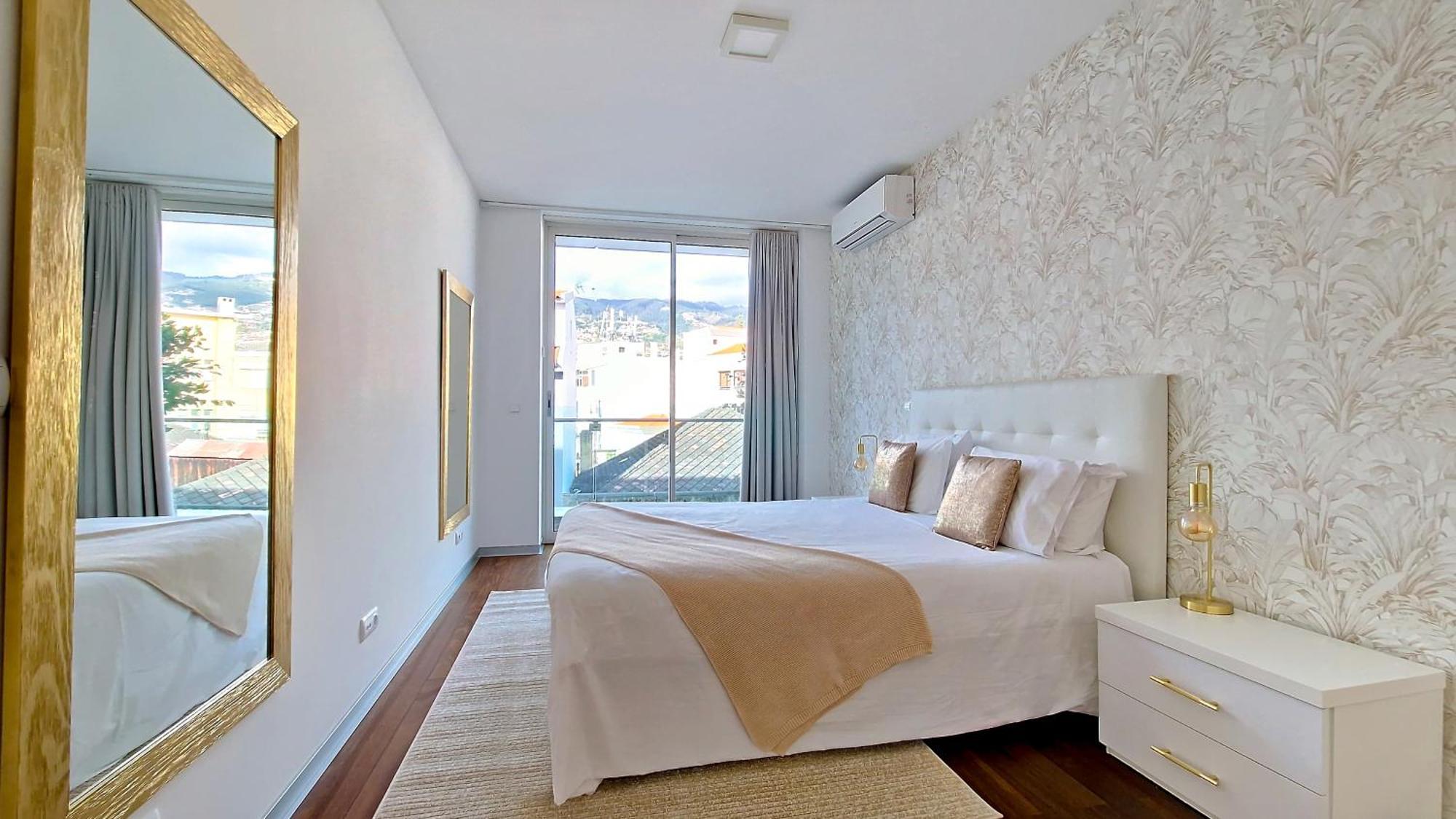 Upscales By Lovelystay - Private Parking Apartment Funchal (Madeira)