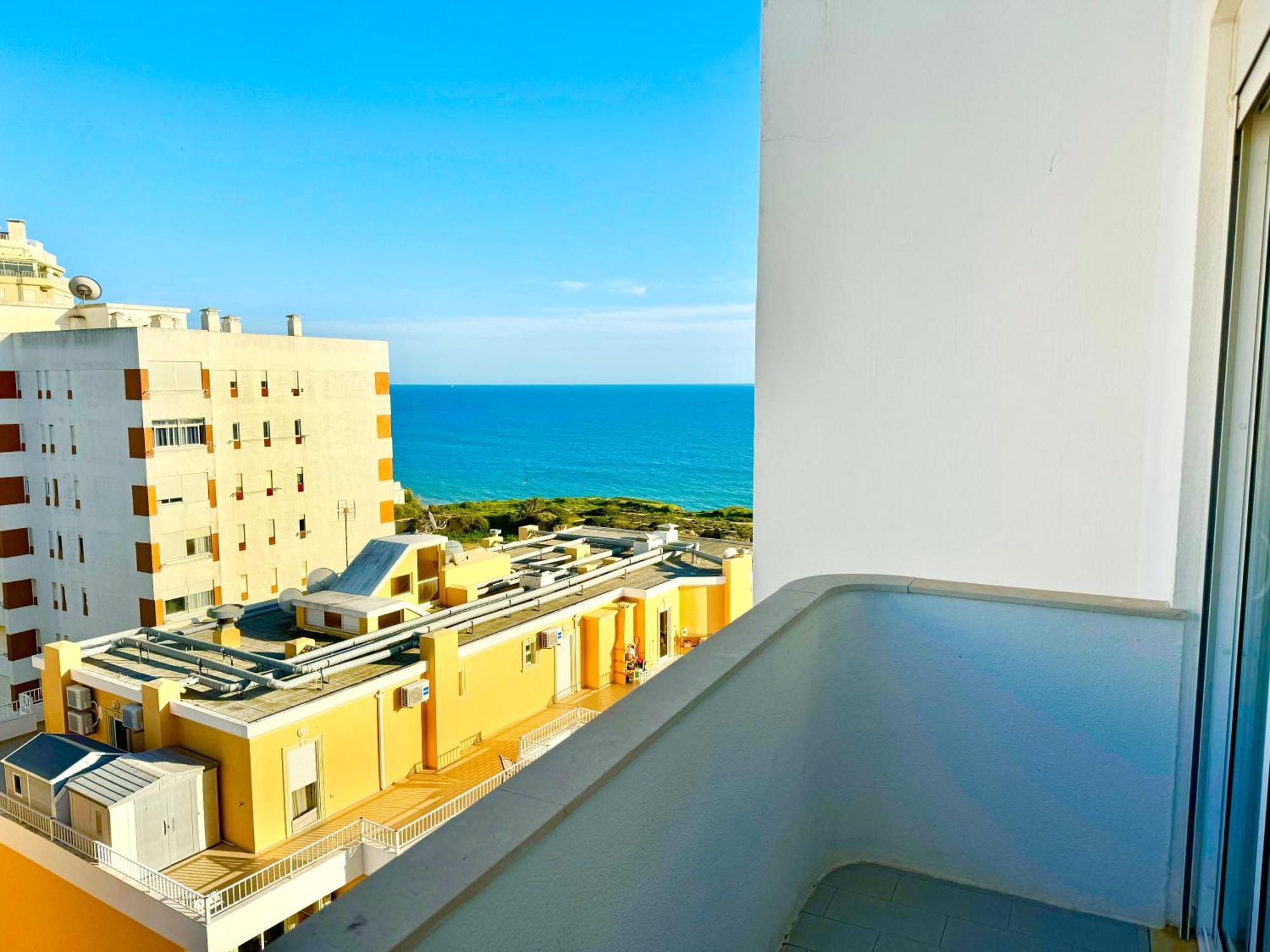 Apartment Algarve - Front - Free Wifi - Air Con Armacao de Pera