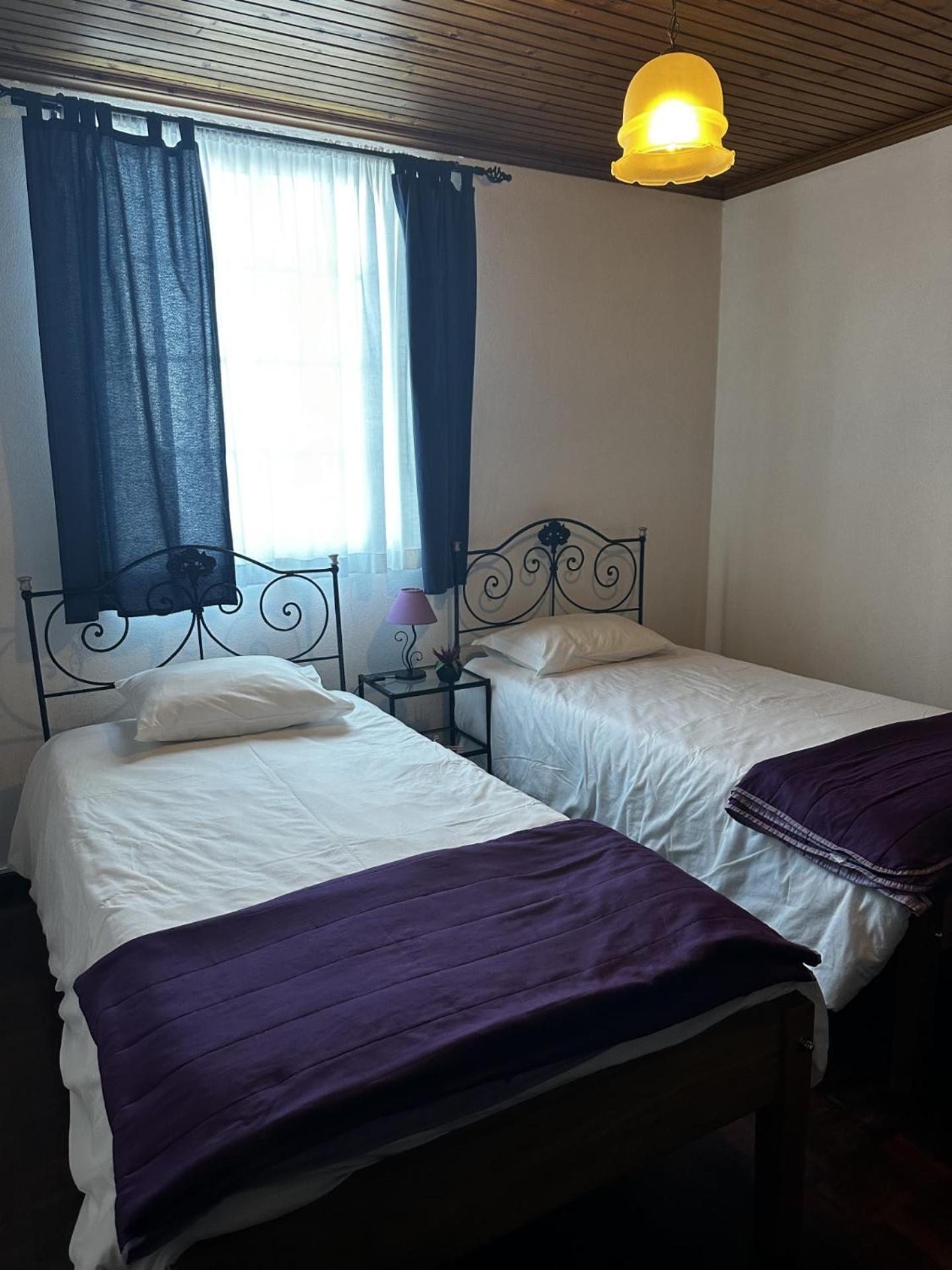 Alojamentos A Buraca Guest house *