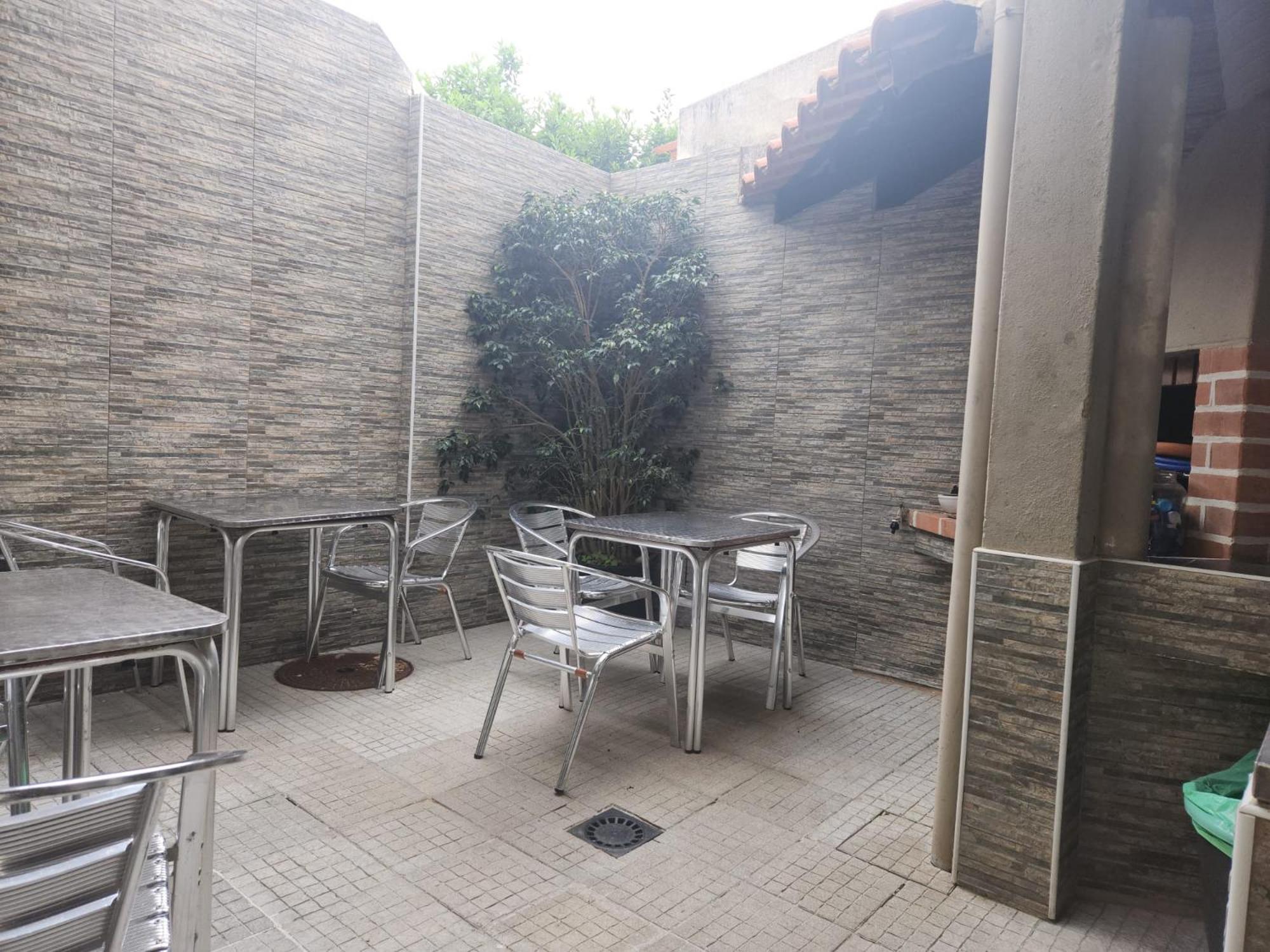 Sunny House * Lagos