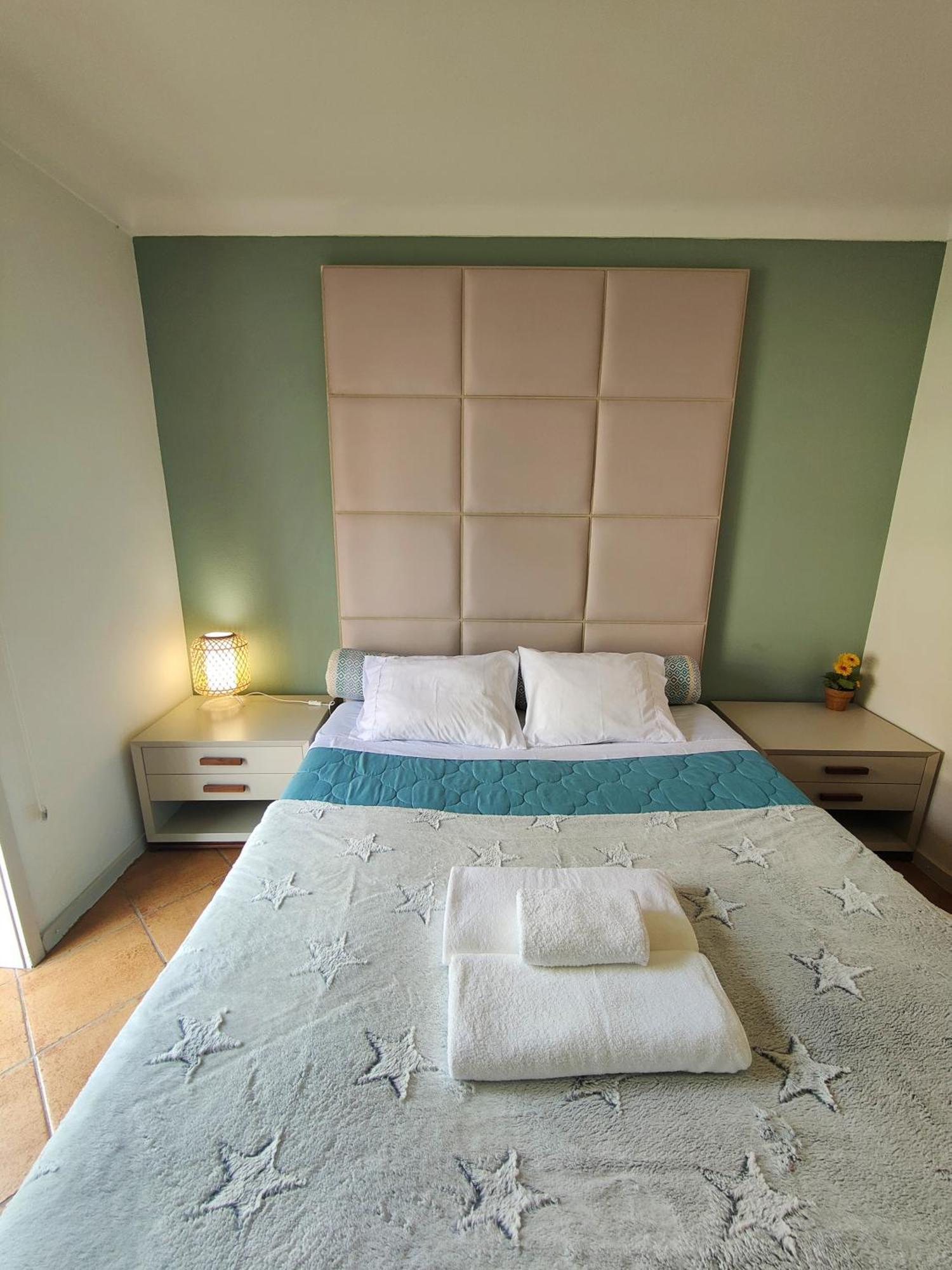 Hostal Vagueira - Pool & *