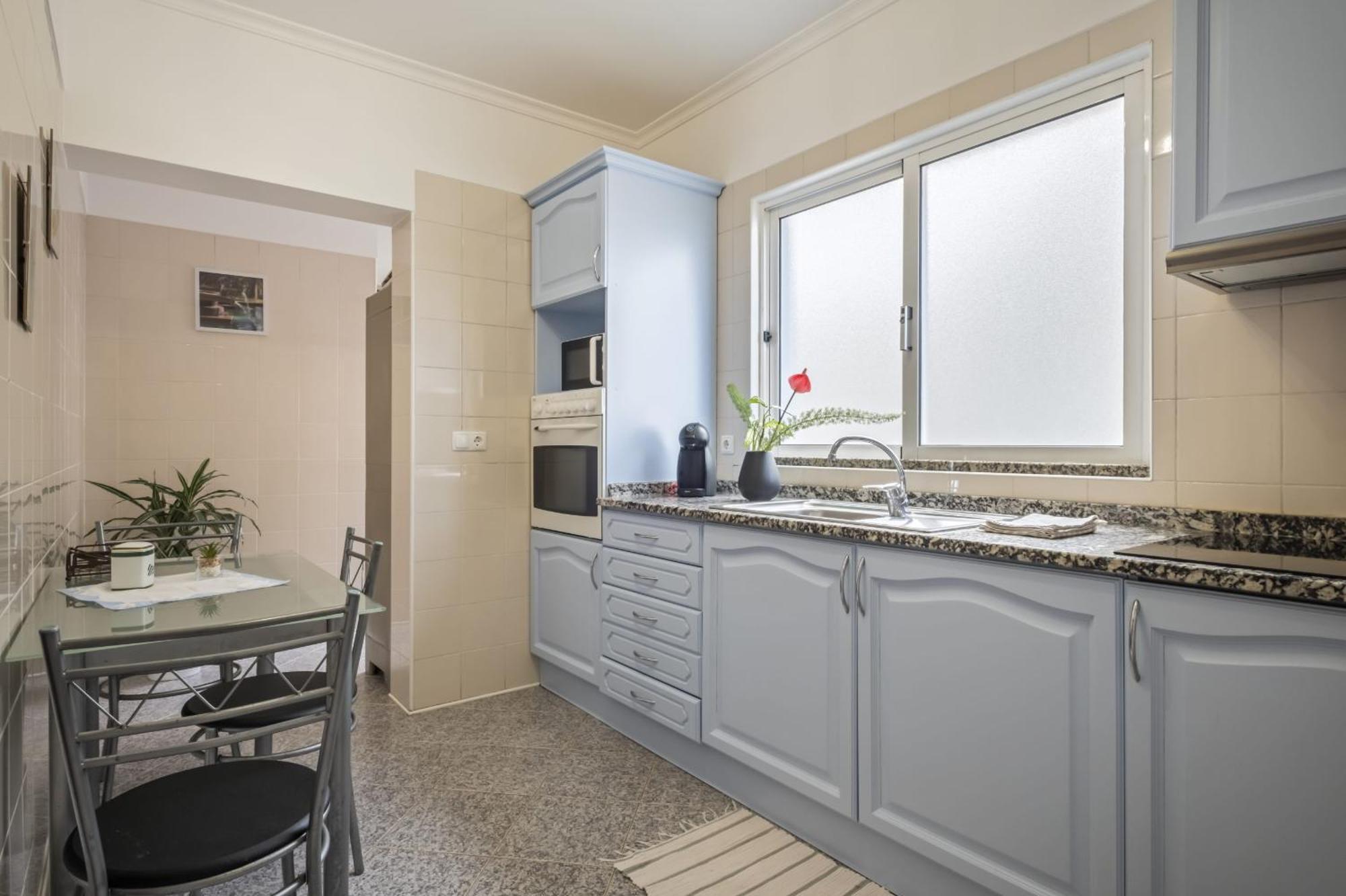 Sea View Apartment *