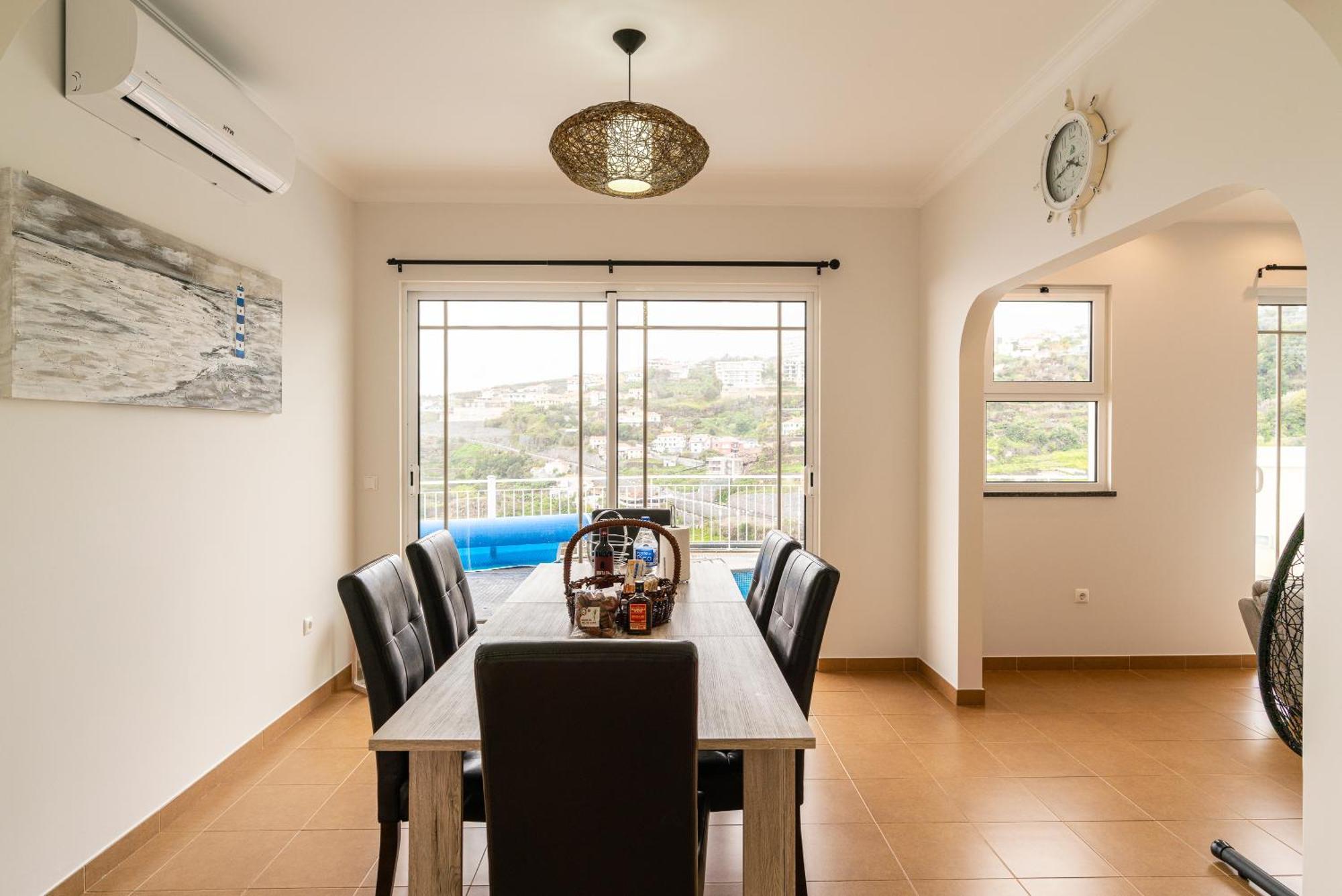 Casa Agrela By Rent2u, Lda *