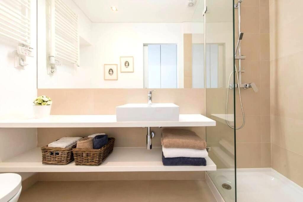 Apartment Elegant And Bright In *