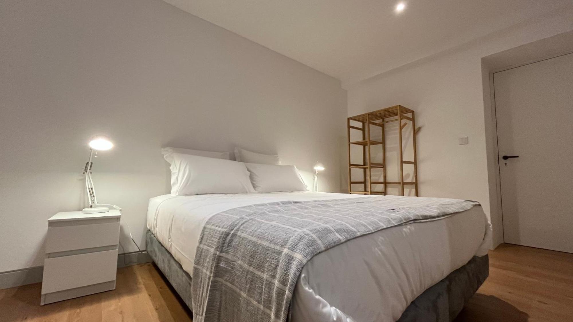 Matriz 55, & Hostel Ponta Delgada (Sao Miguel)