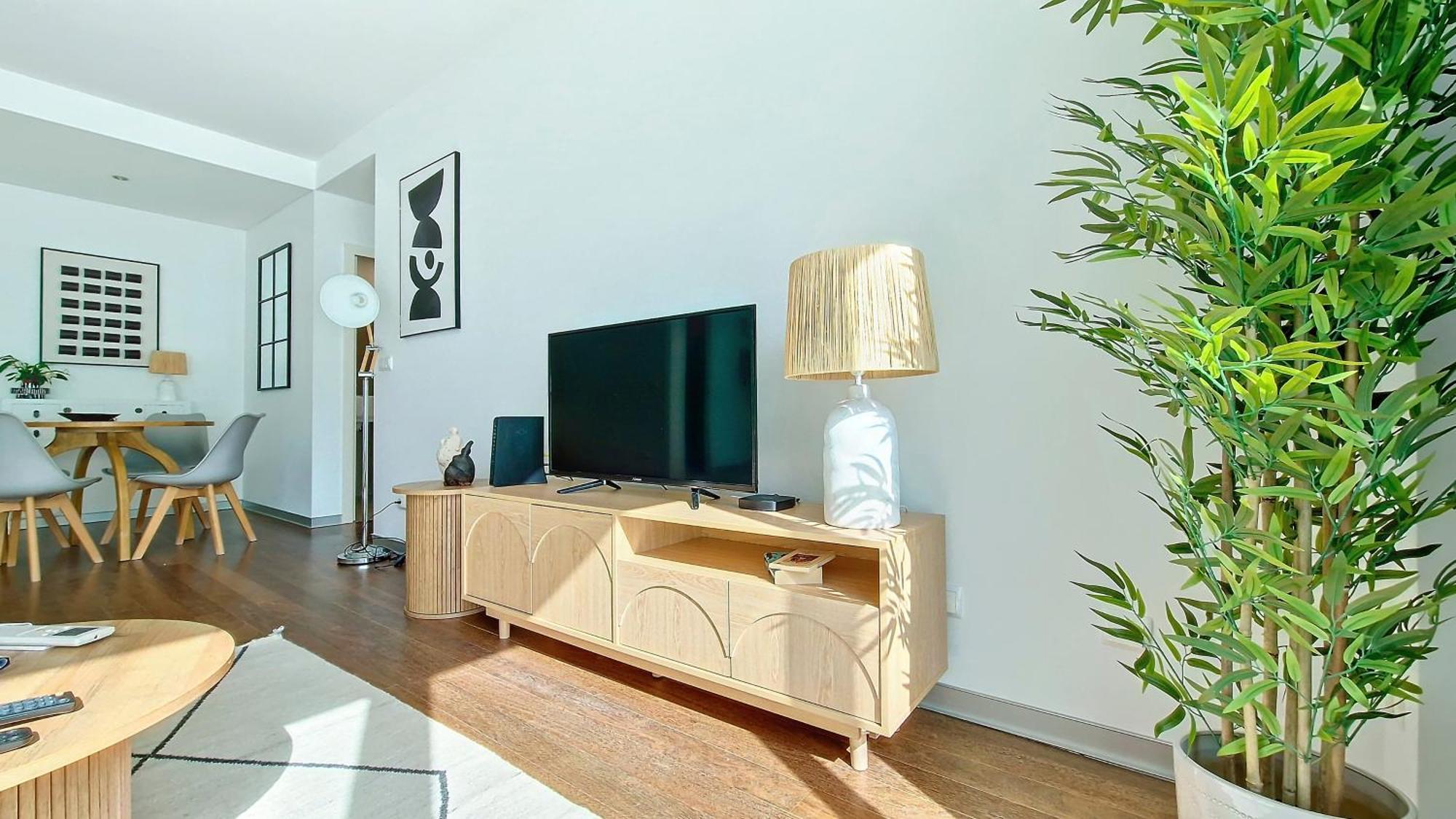 Upscales By Lovelystay - Private Parking Apartment