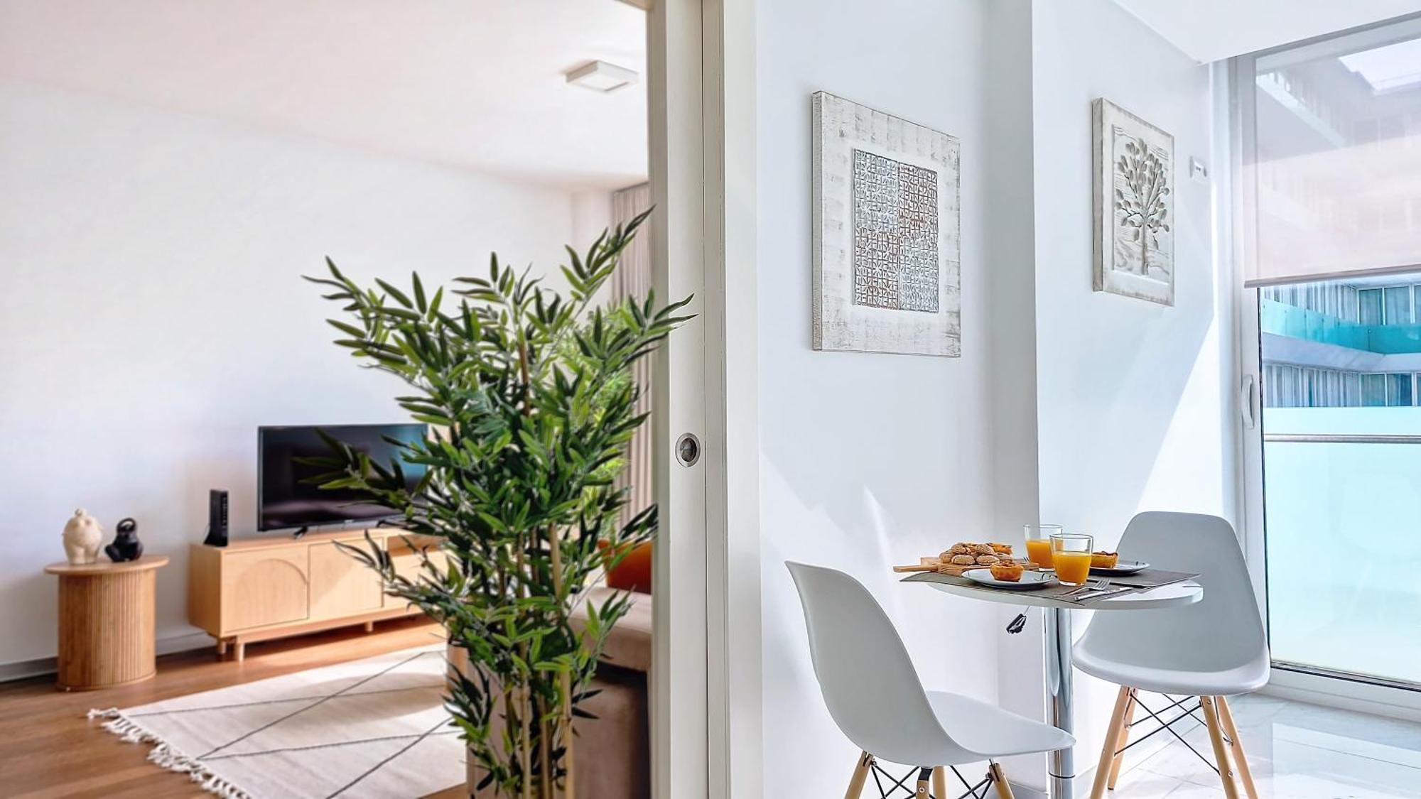 Apartment Upscales By Lovelystay - Private Parking *