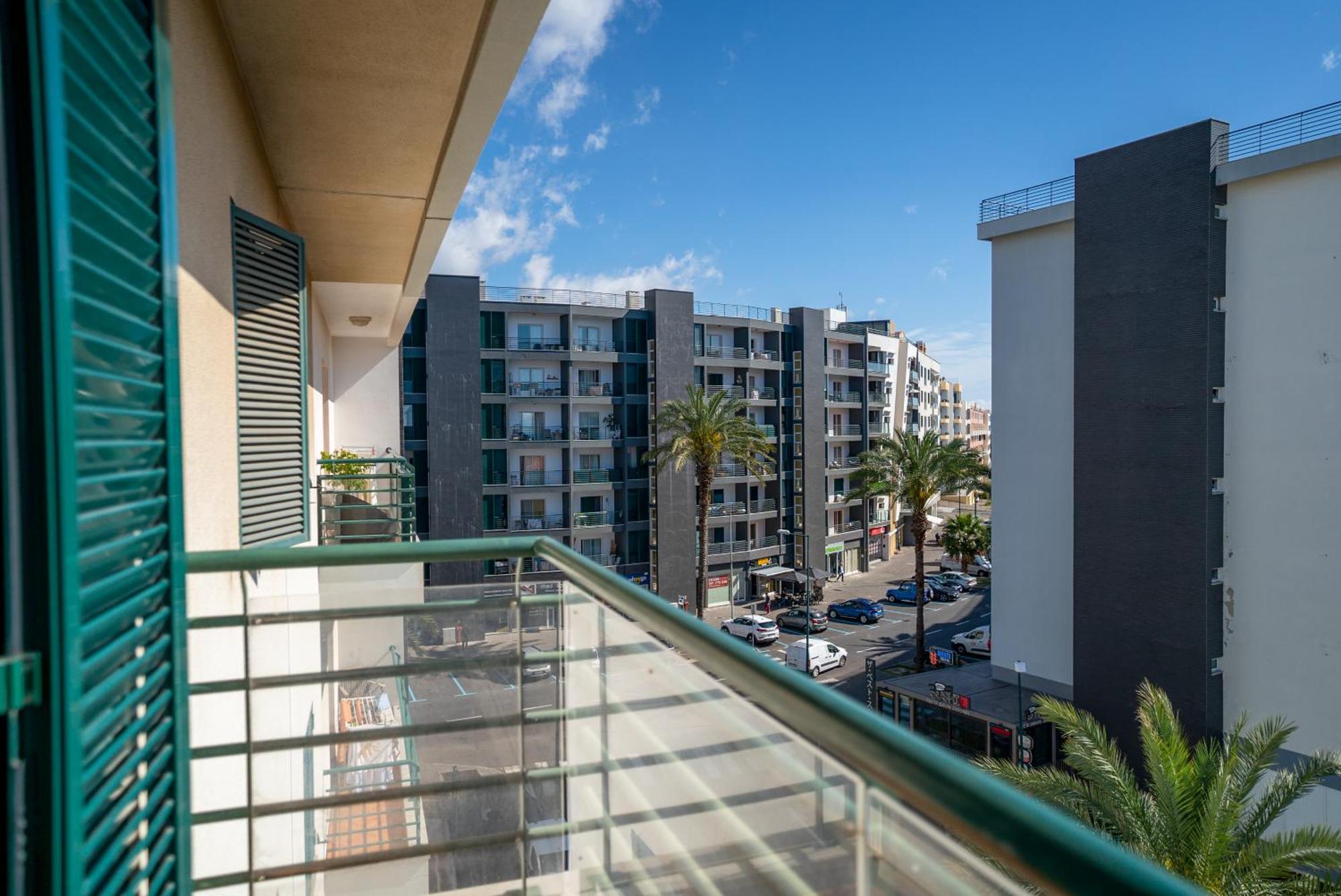 Forum Madeira Ajuda Apartamento *