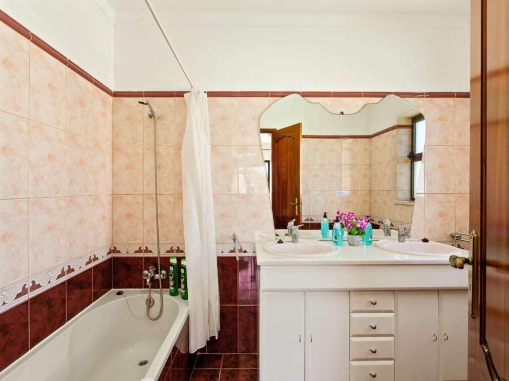 Luxury Carvoeiro Fragrancia Dois 4 Bedroom Gated Pool *