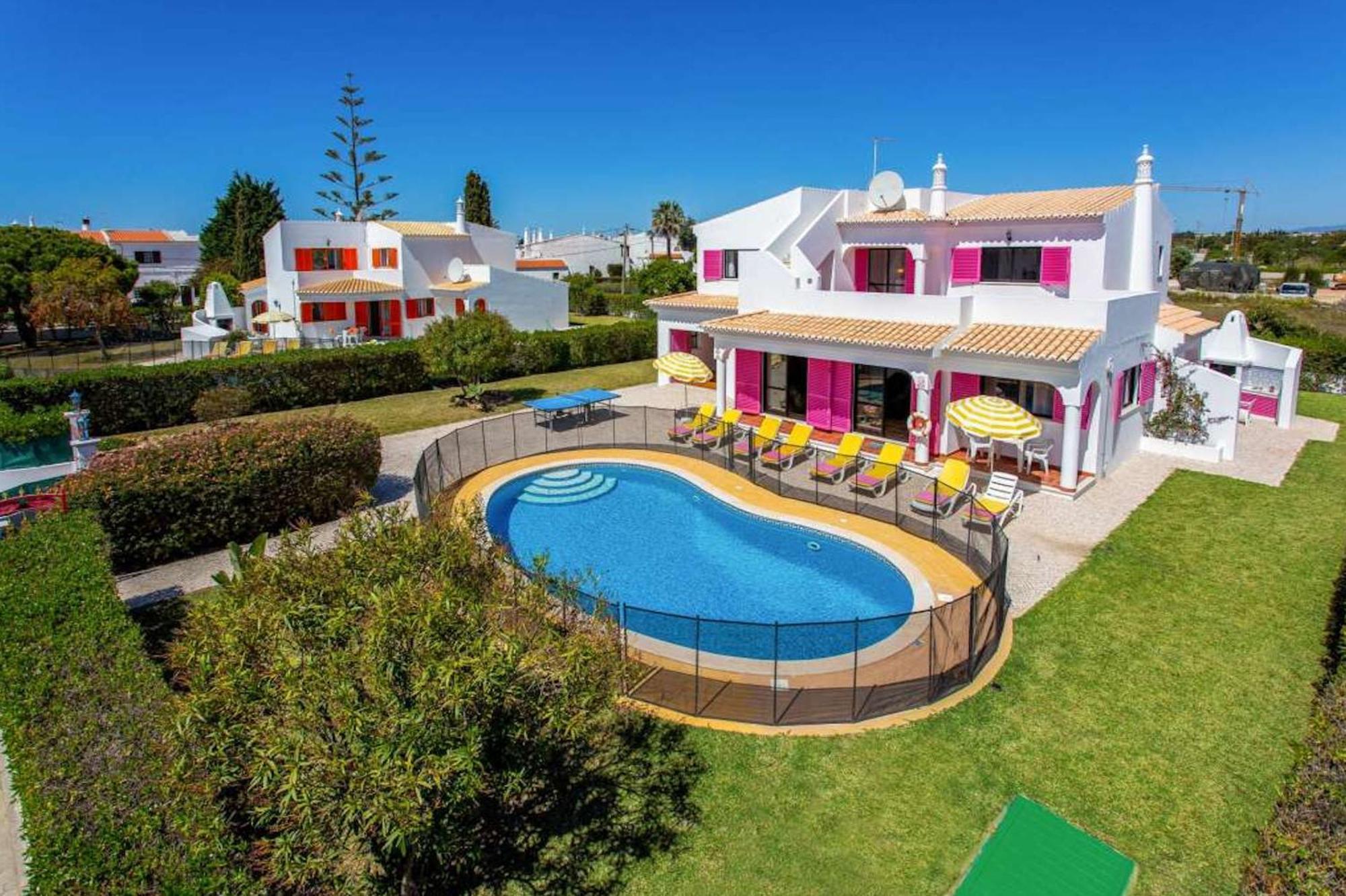Luxury Carvoeiro Fragrancia Dois 4 Bedroom Gated Pool