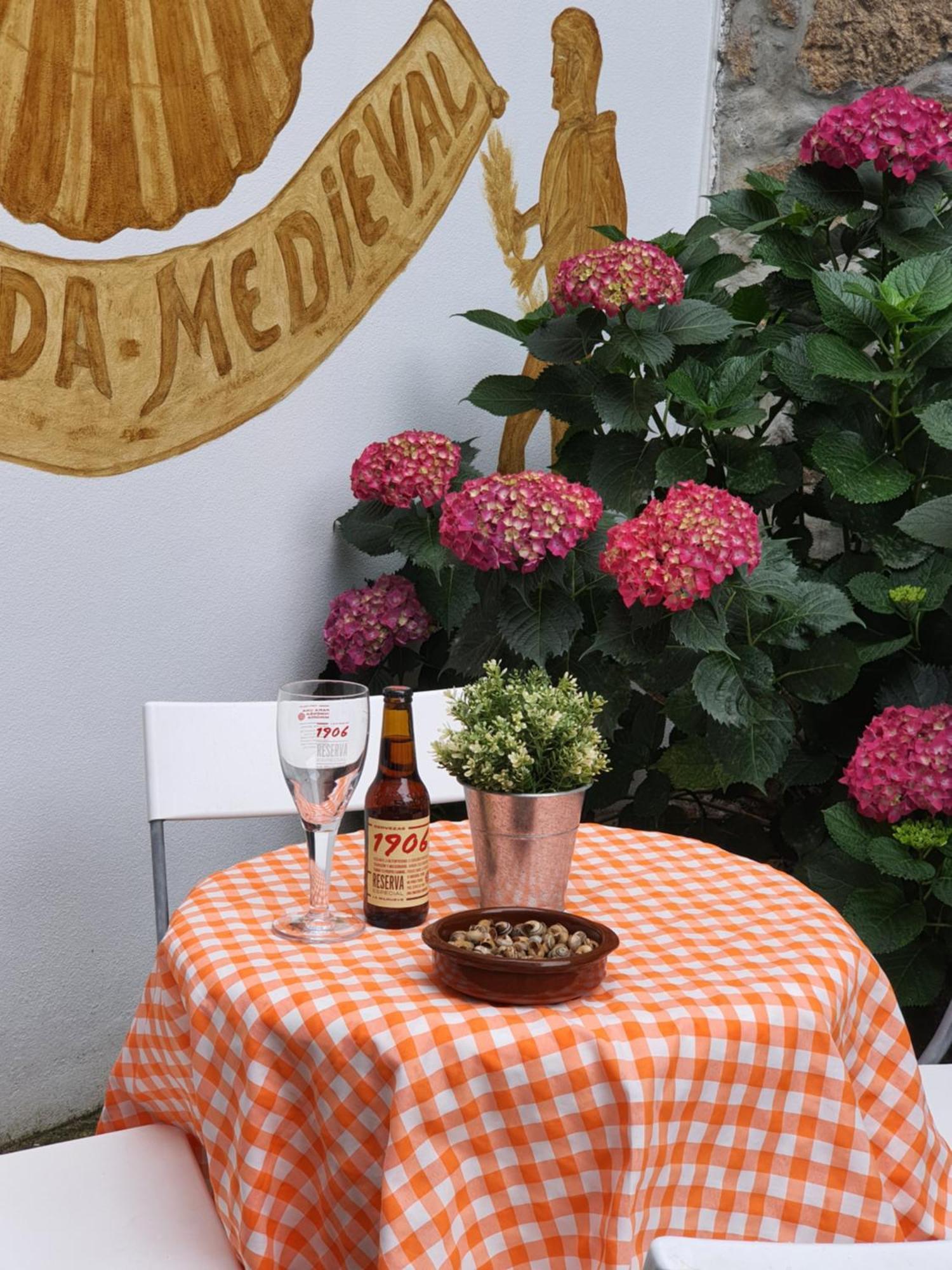 Alvorada Medieval, Al Hostel *