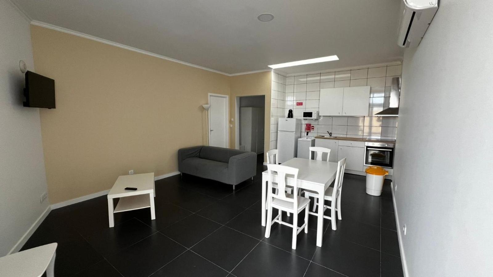 White Pico Apartment *