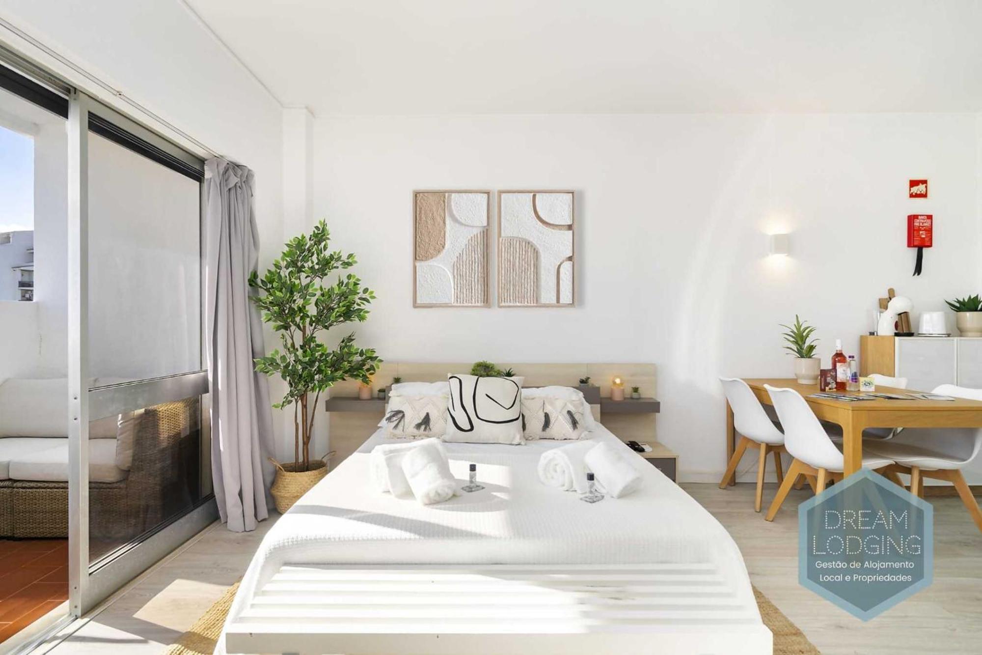 Apartment Moai Dream