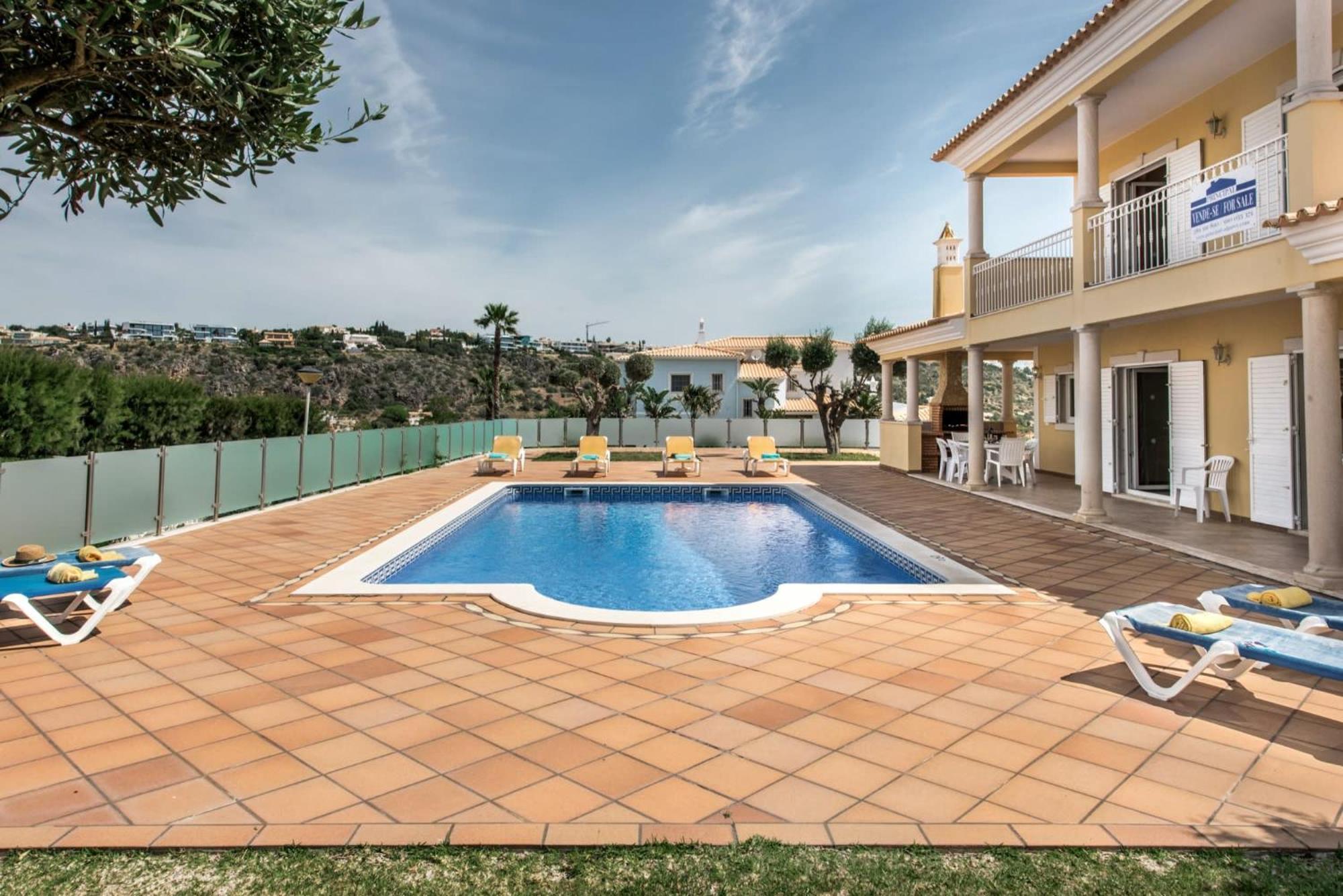 Oliveiras Amazing Location Walk To Marina Restaurants Holiday home