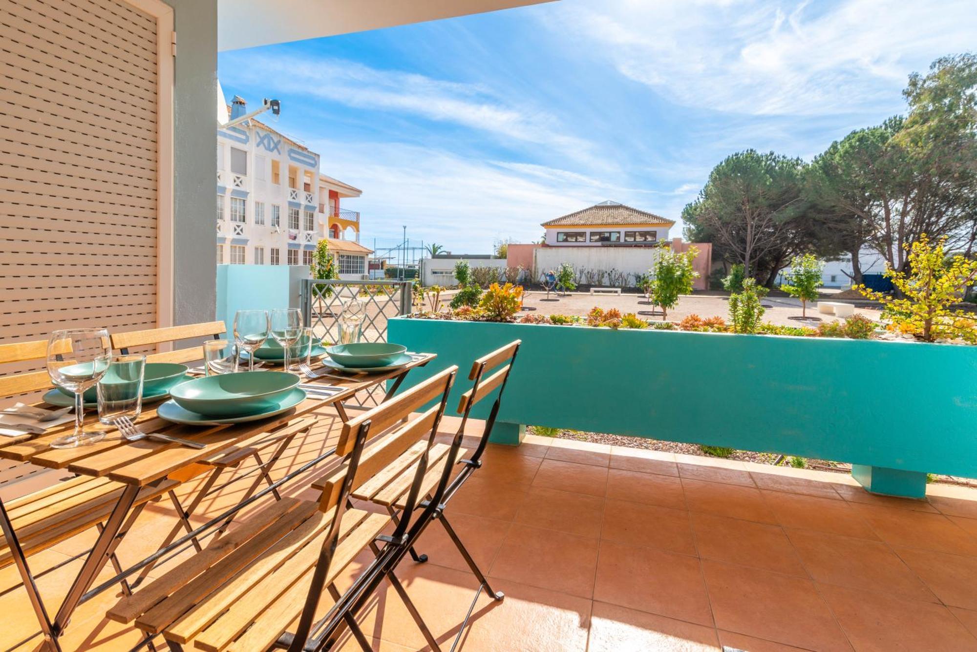 Sunny Golden 1bdr W & Pool Access Included *