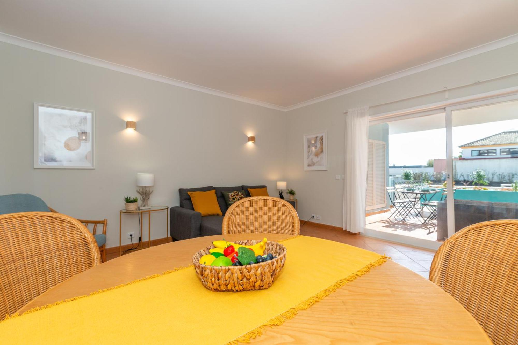 Sunny Golden 1bdr W & Pool Access Included Apartment