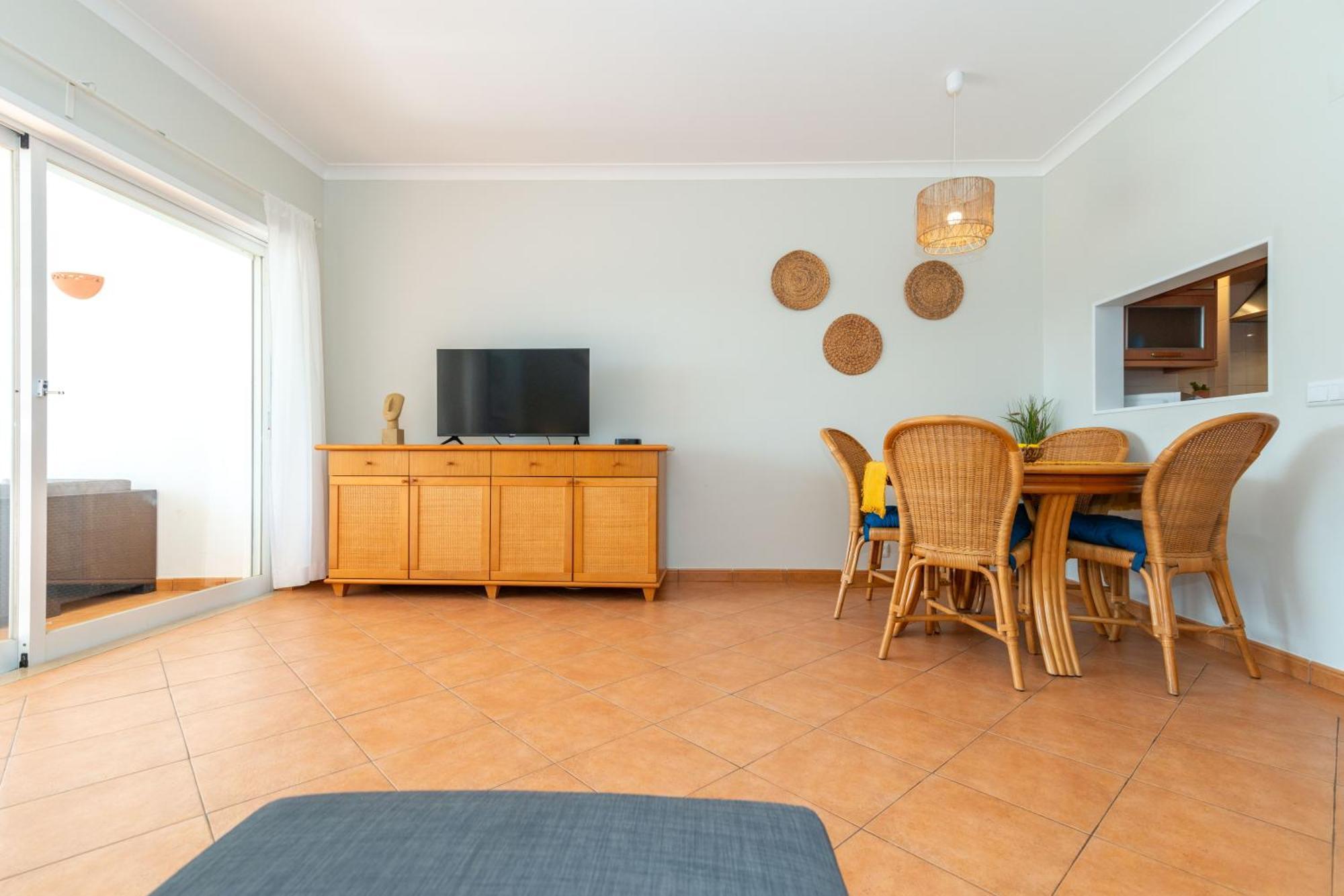 Sunny Golden 1bdr W & Pool Access Included