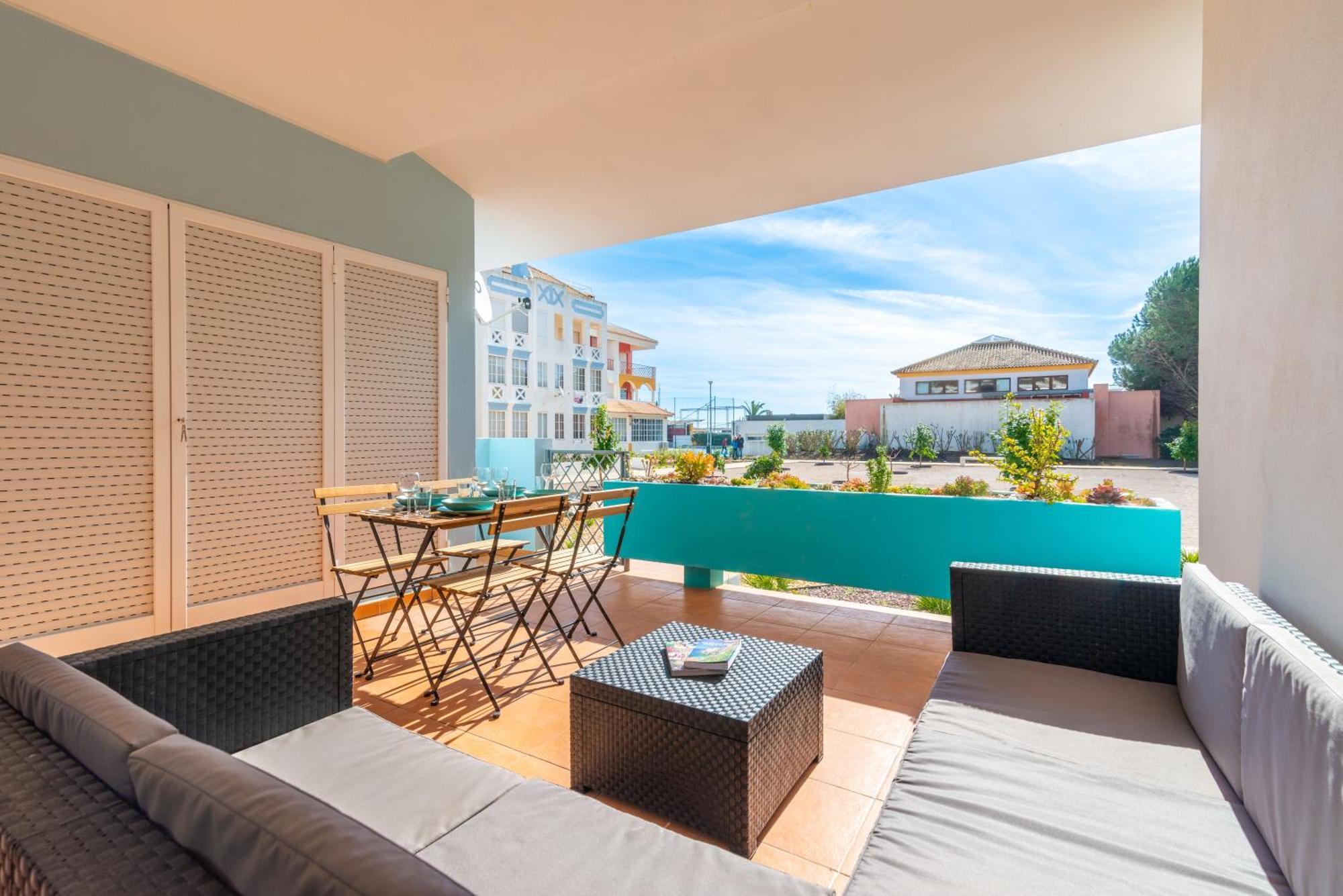 Sunny Golden 1bdr W & Pool Access Included Apartment *