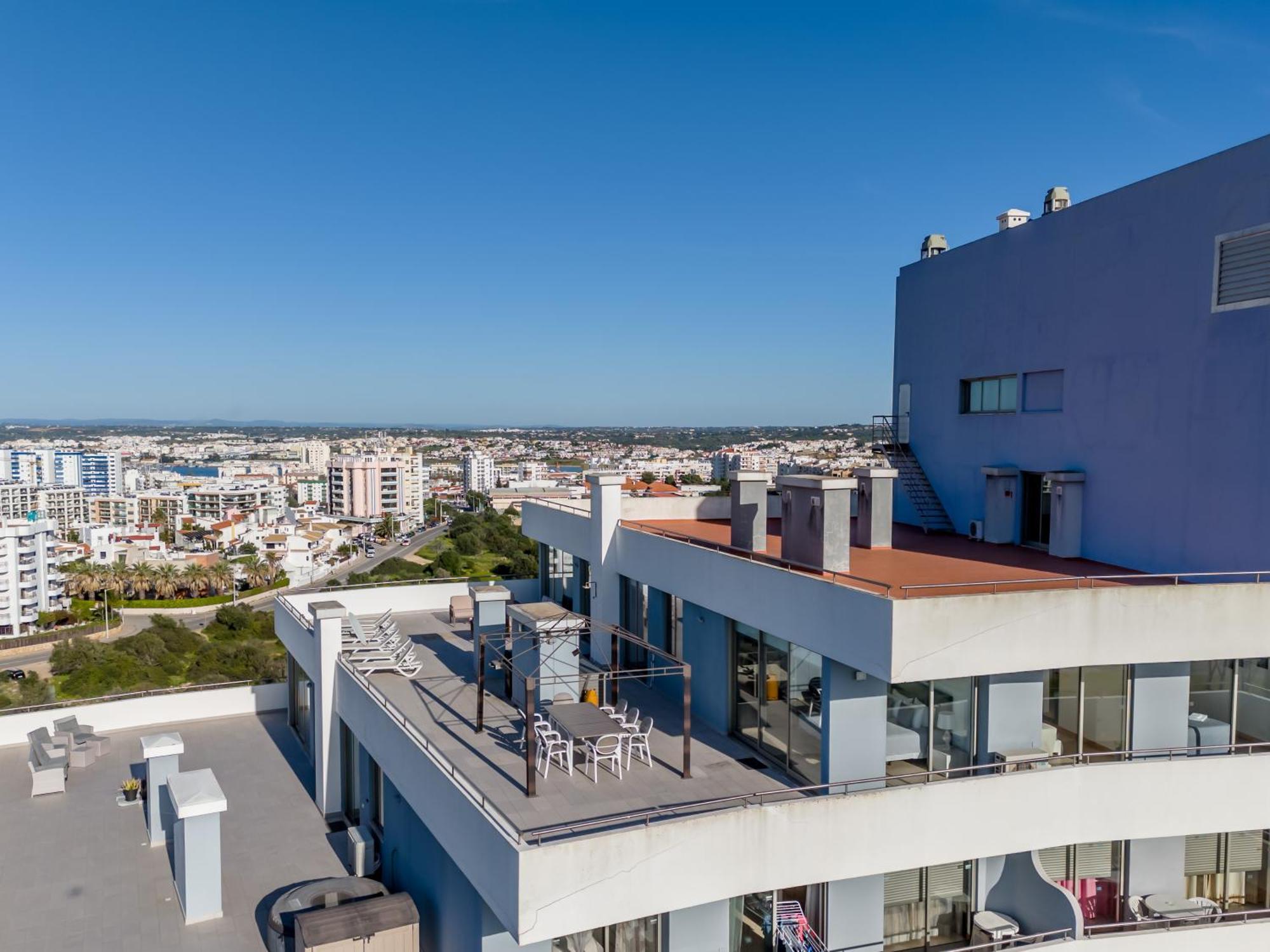 Outstanding Penthouse With Amazing Sea Views *