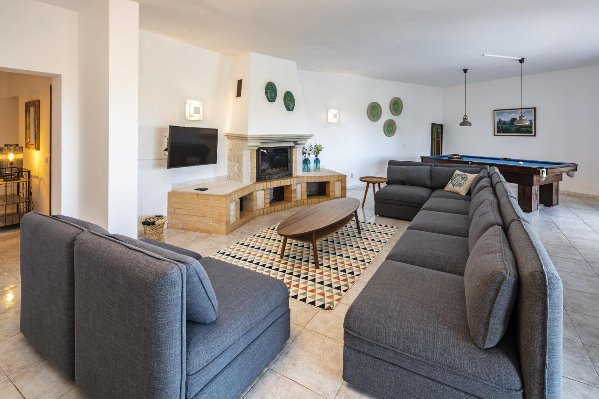 Villa Charming Algarve Quinta Luz 9 Bedrooms Large Pool Snooker Table *