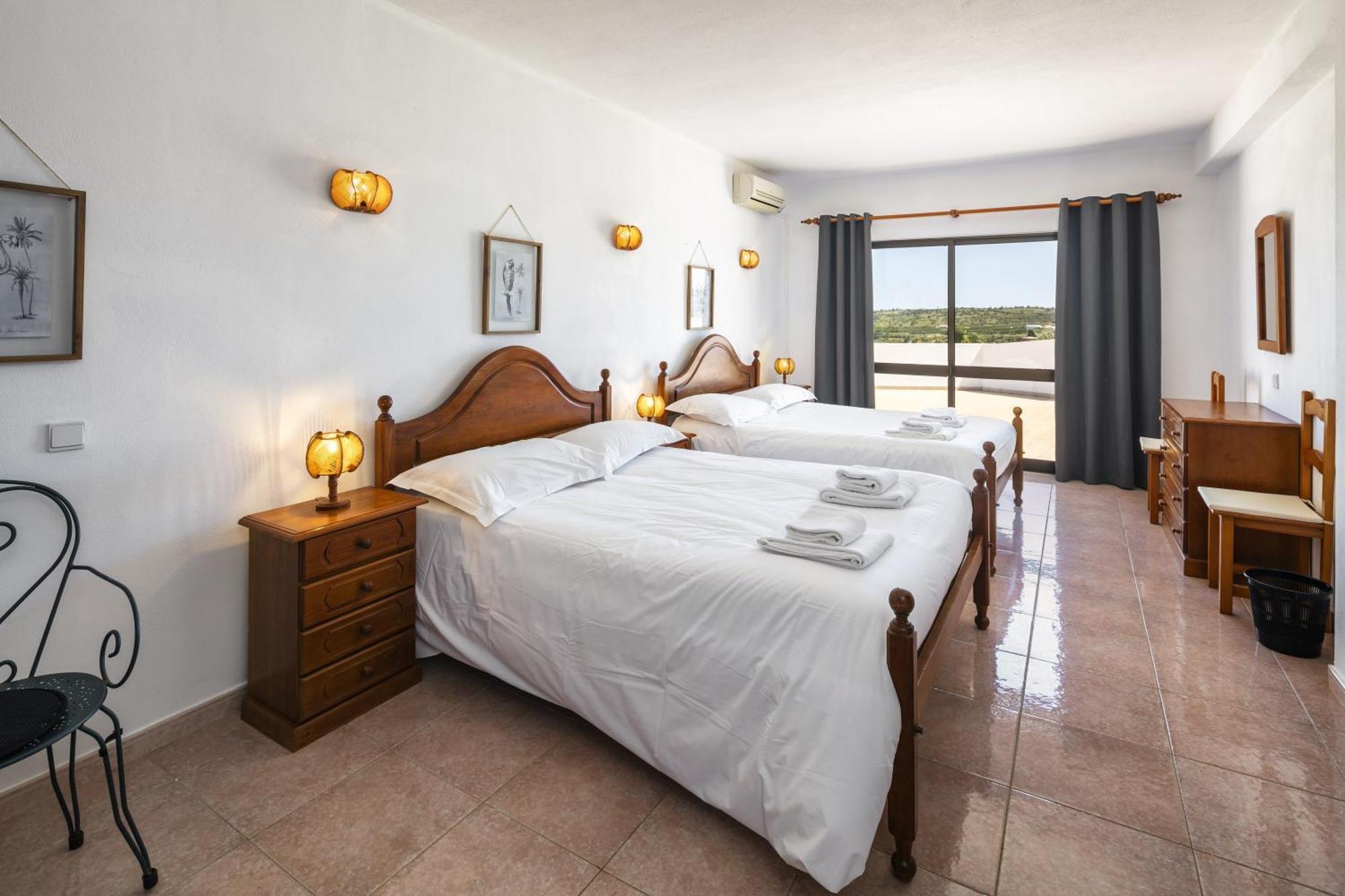 Villa Charming Algarve Quinta Luz 9 Bedrooms Large Pool Snooker Table