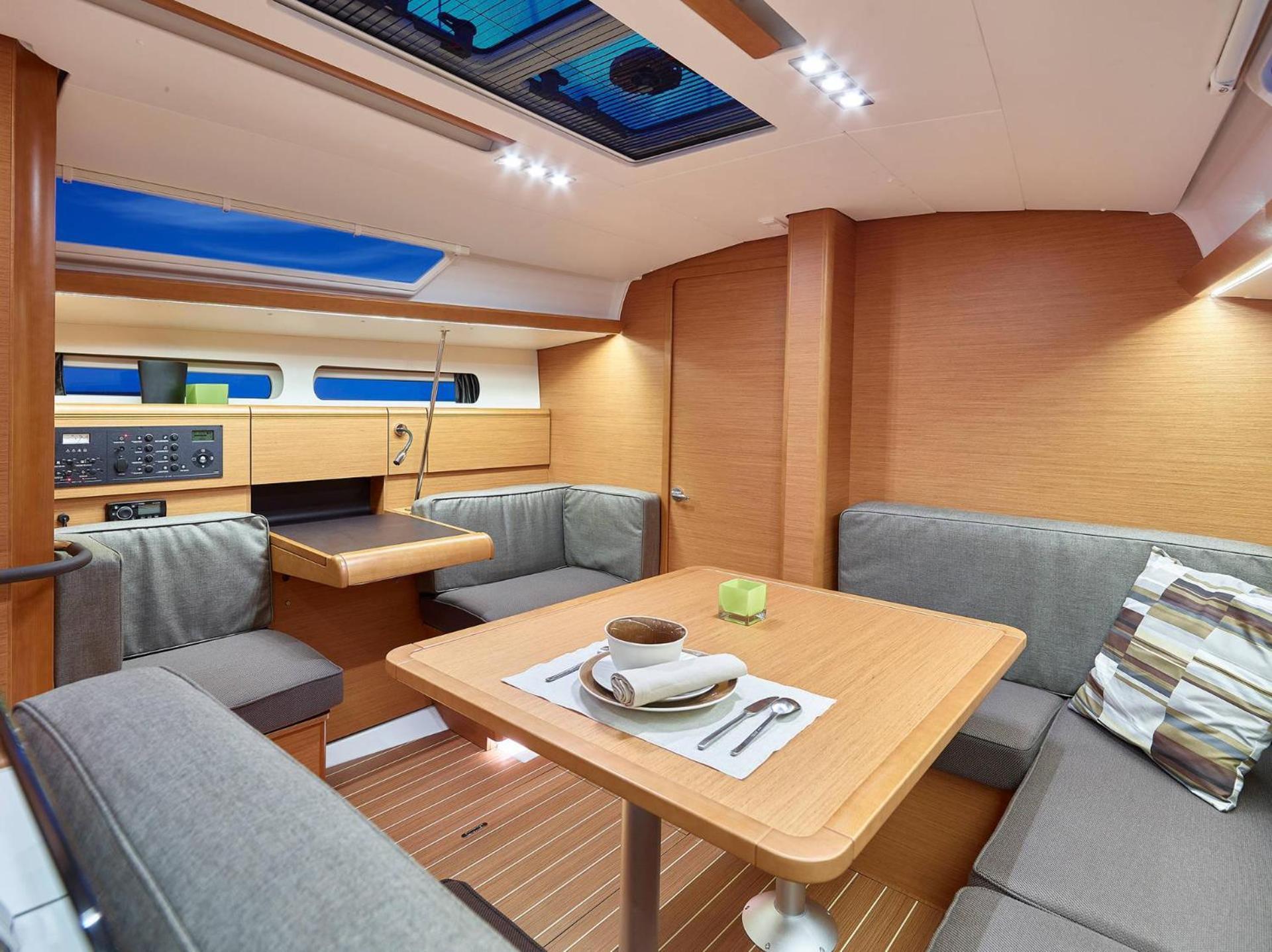 Sleep Aboard A Modern Sailboat In Botel Oeiras