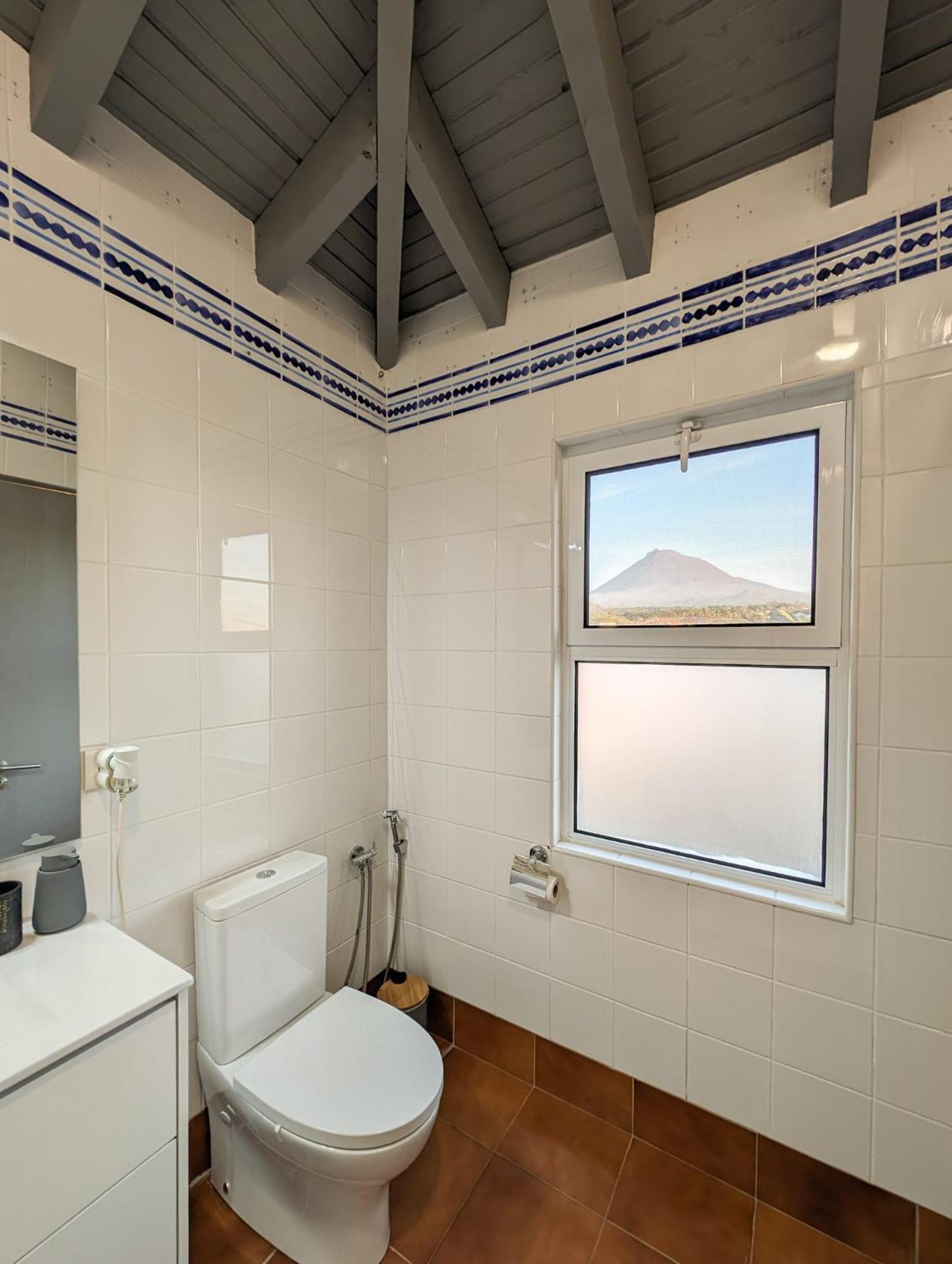 Loving Strangers Hostal Madalena (Azores)