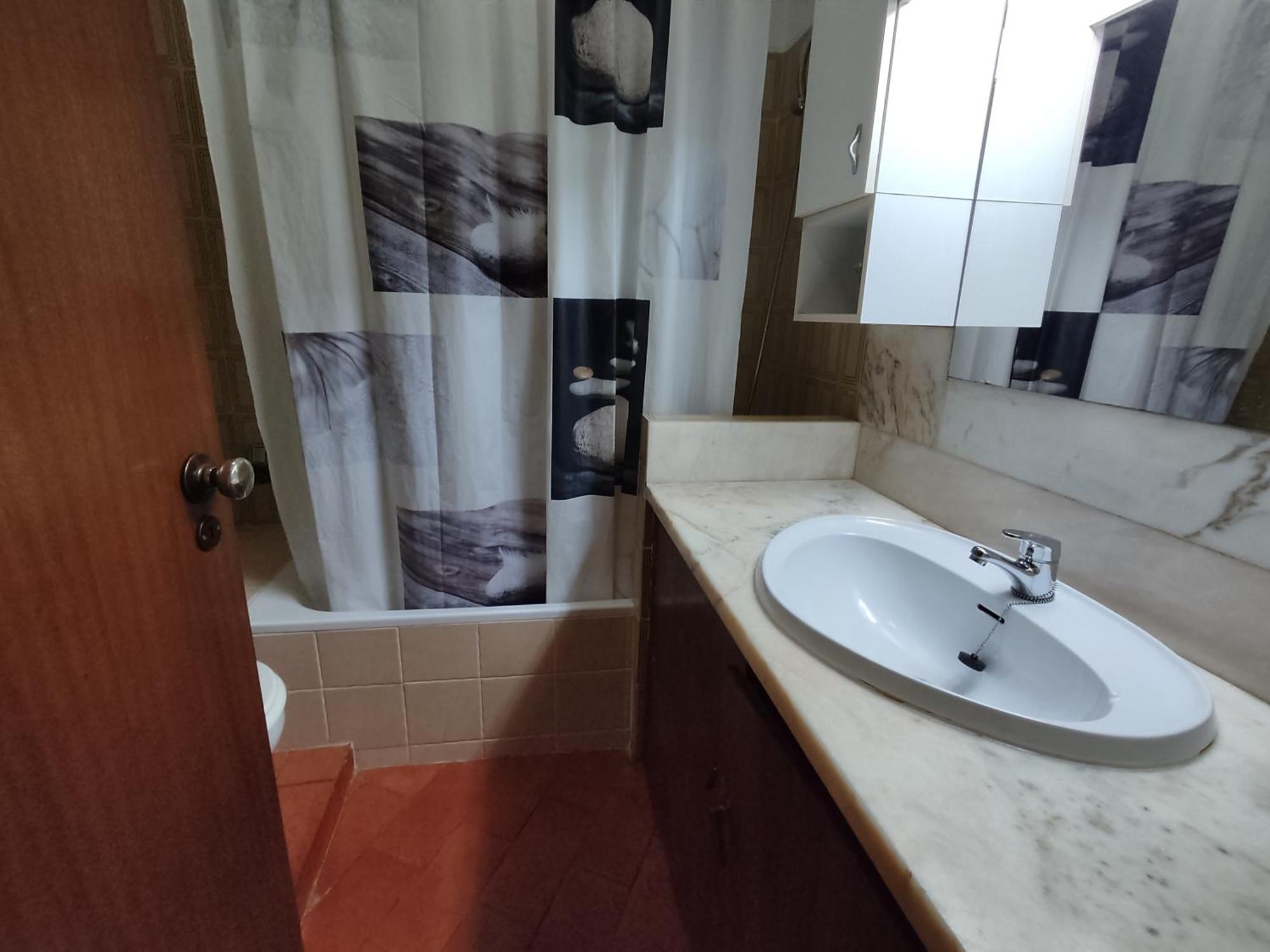 10b Invicta - Casas & Papeis Armacao de Pera