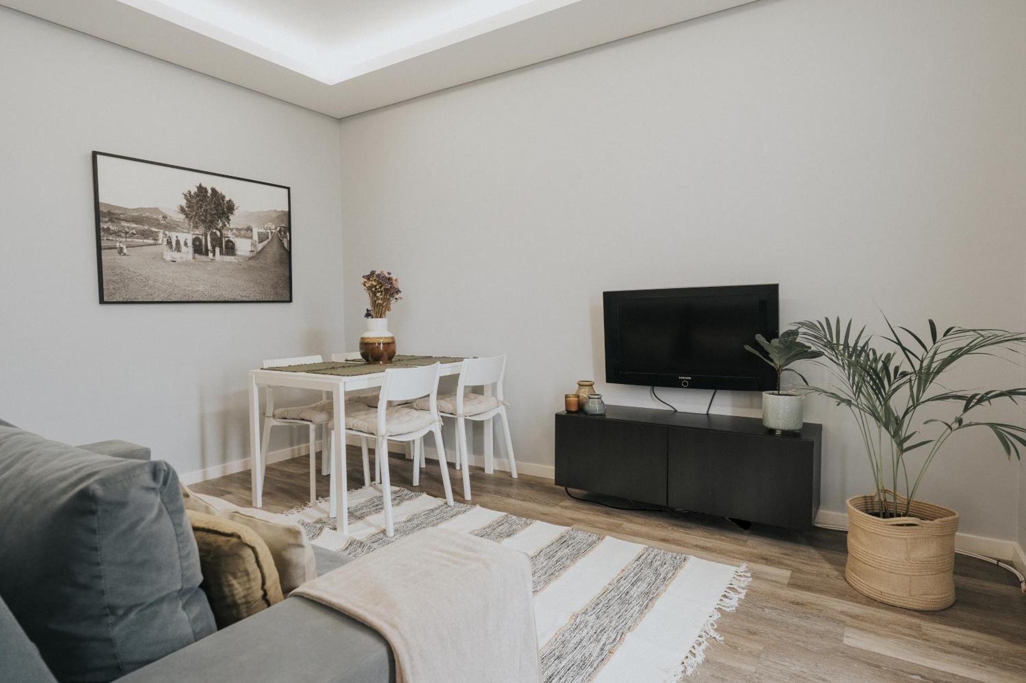 Pico Apartment's