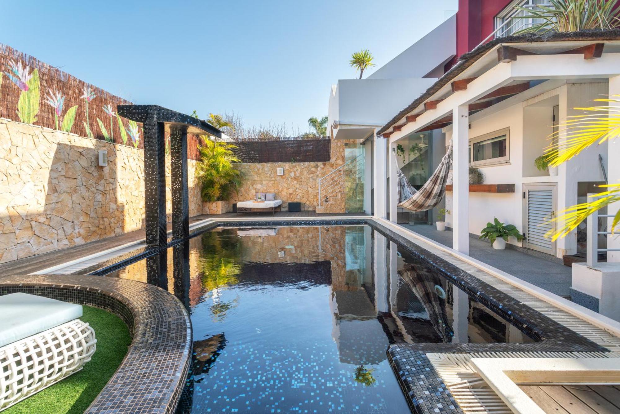 Host Wise - Luxurious House With Private Salt Pool