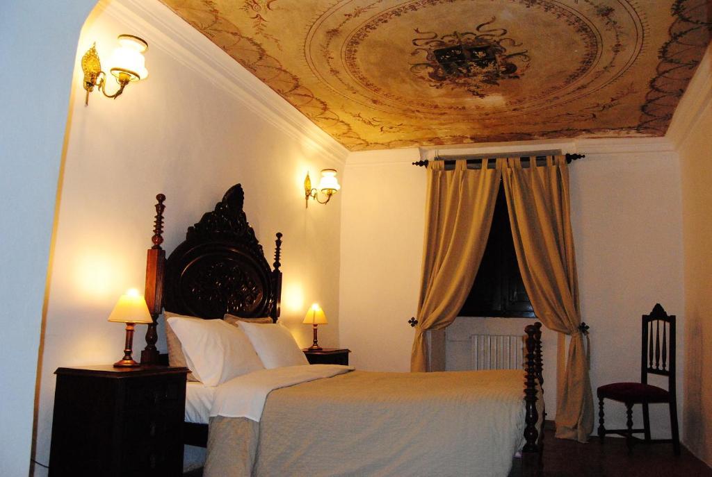 Casa Rural Santo Condestavel Guest house
