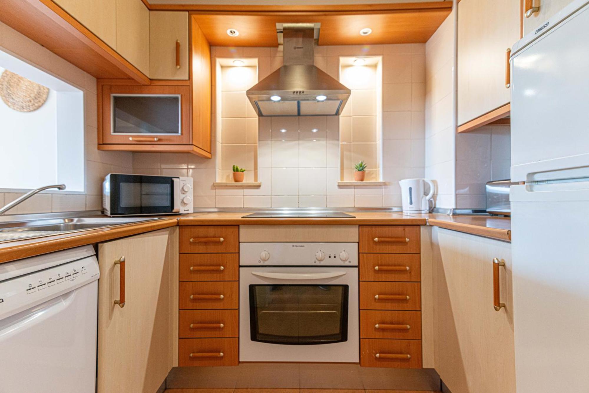 Apartment Sunny Golden 1bdr W & Pool Access Included