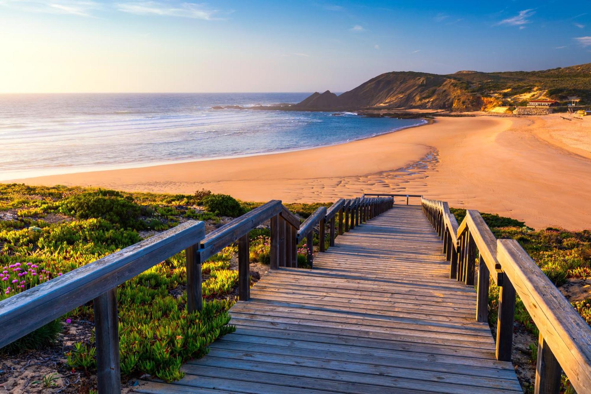 A Gaivota - Walking Distance To Monte Clerigo And Amoreira Beaches Aljezur