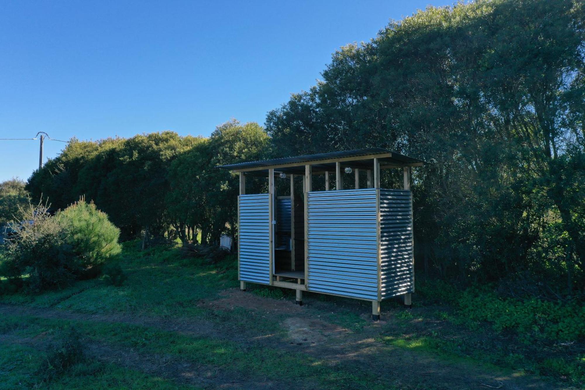 Monte Dos Vagabundos - Animal Sanctuary - Caravan Nest * São Teotónio