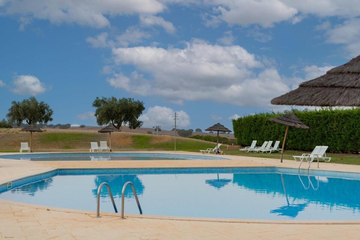 Em Casa Deles - Herdade Do Gizo, Cuba Beja