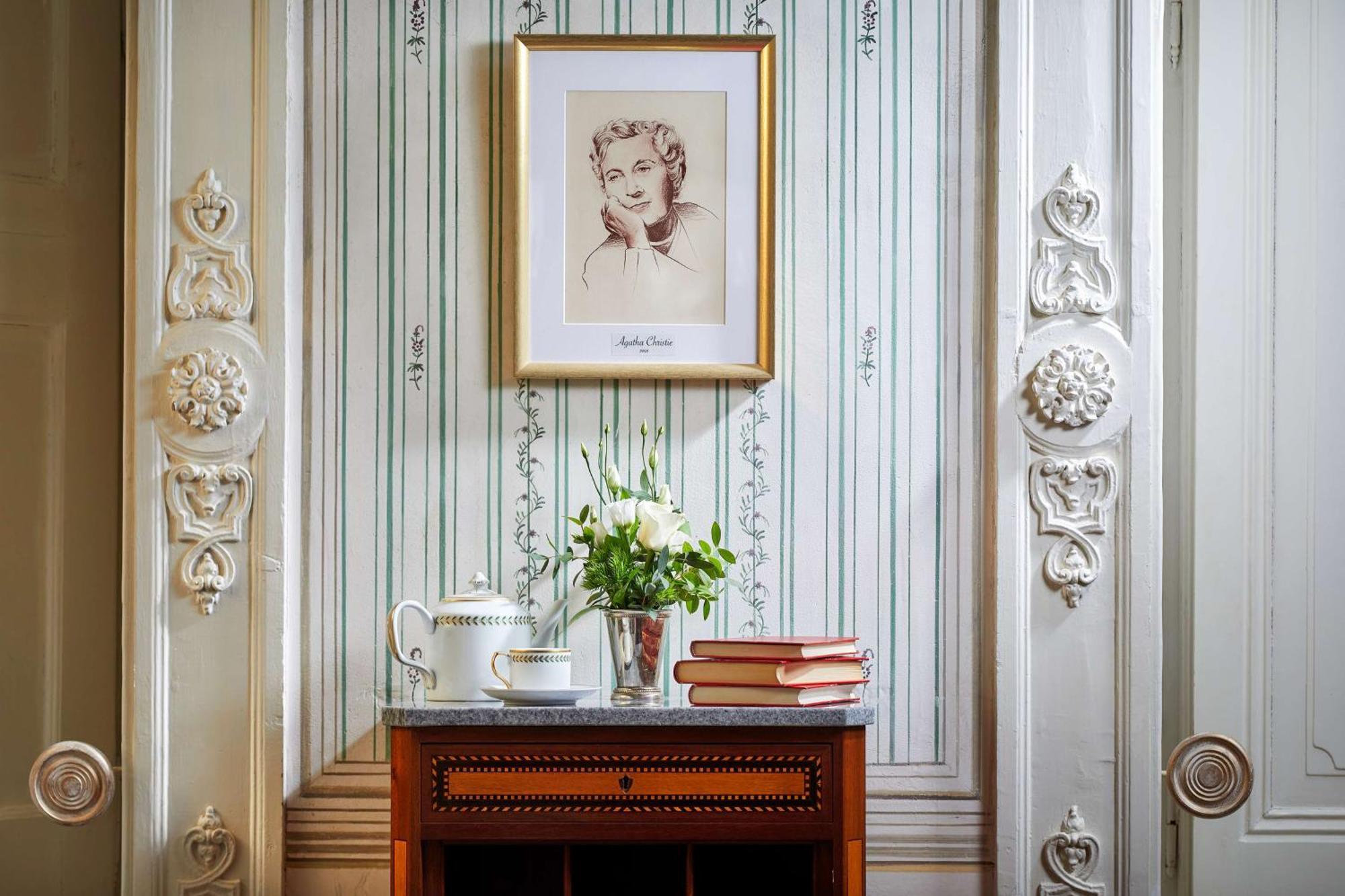 Valverde Palacio De Seteais - The Leading Of The World