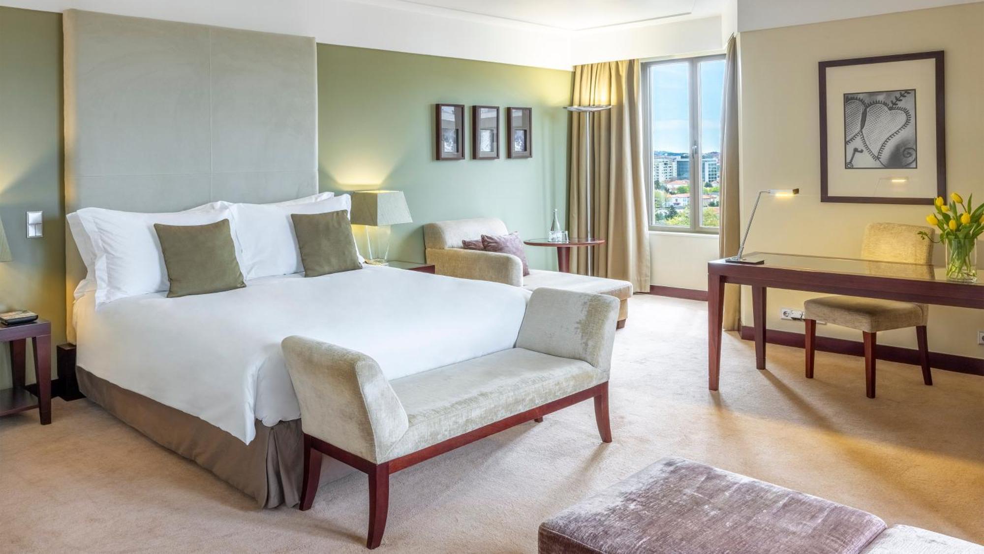 Crowne Plaza By Ihg Hotel