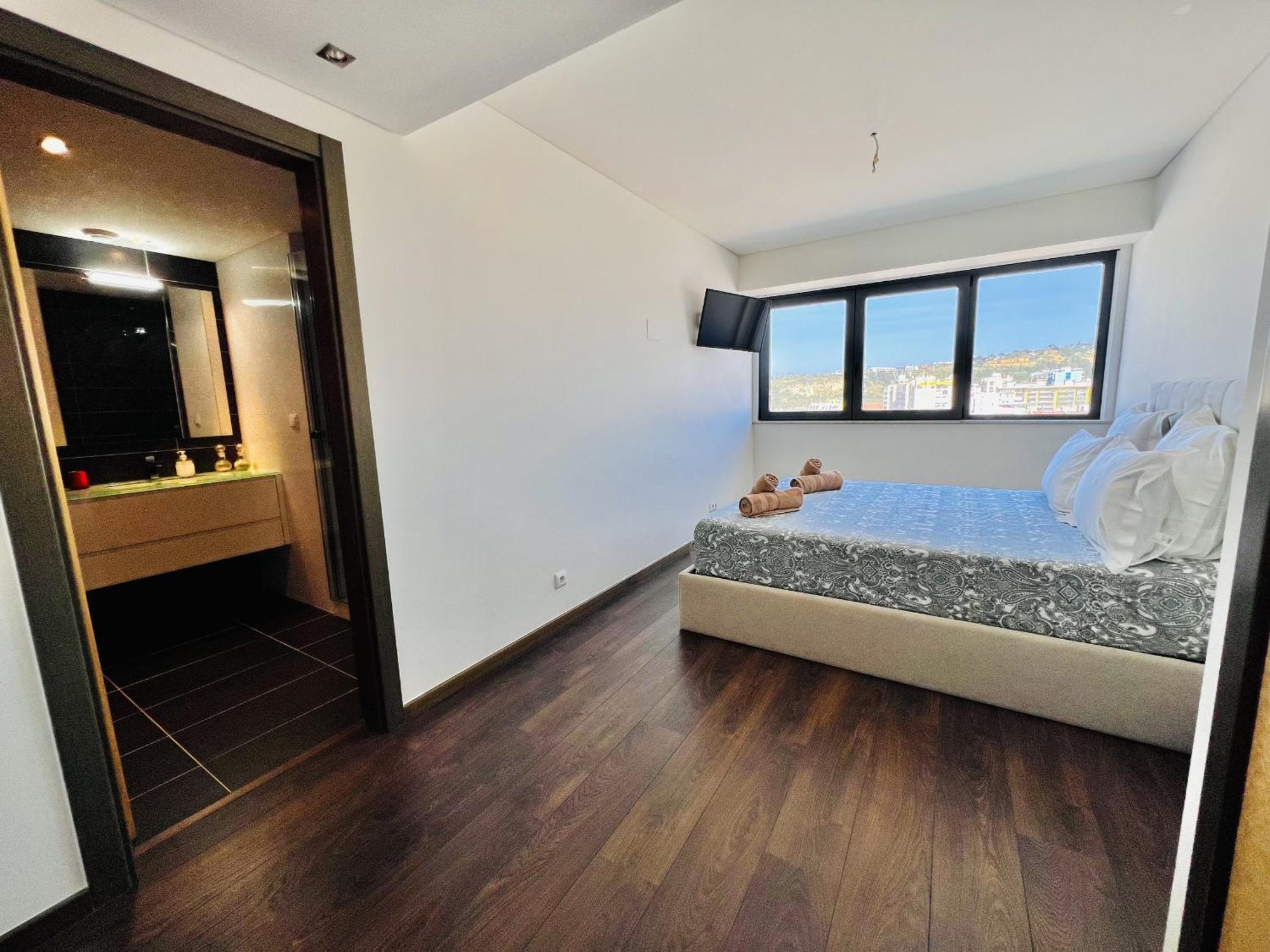 Apartment Front Line, Sea View, Luxury Penthouse In Caparica *
