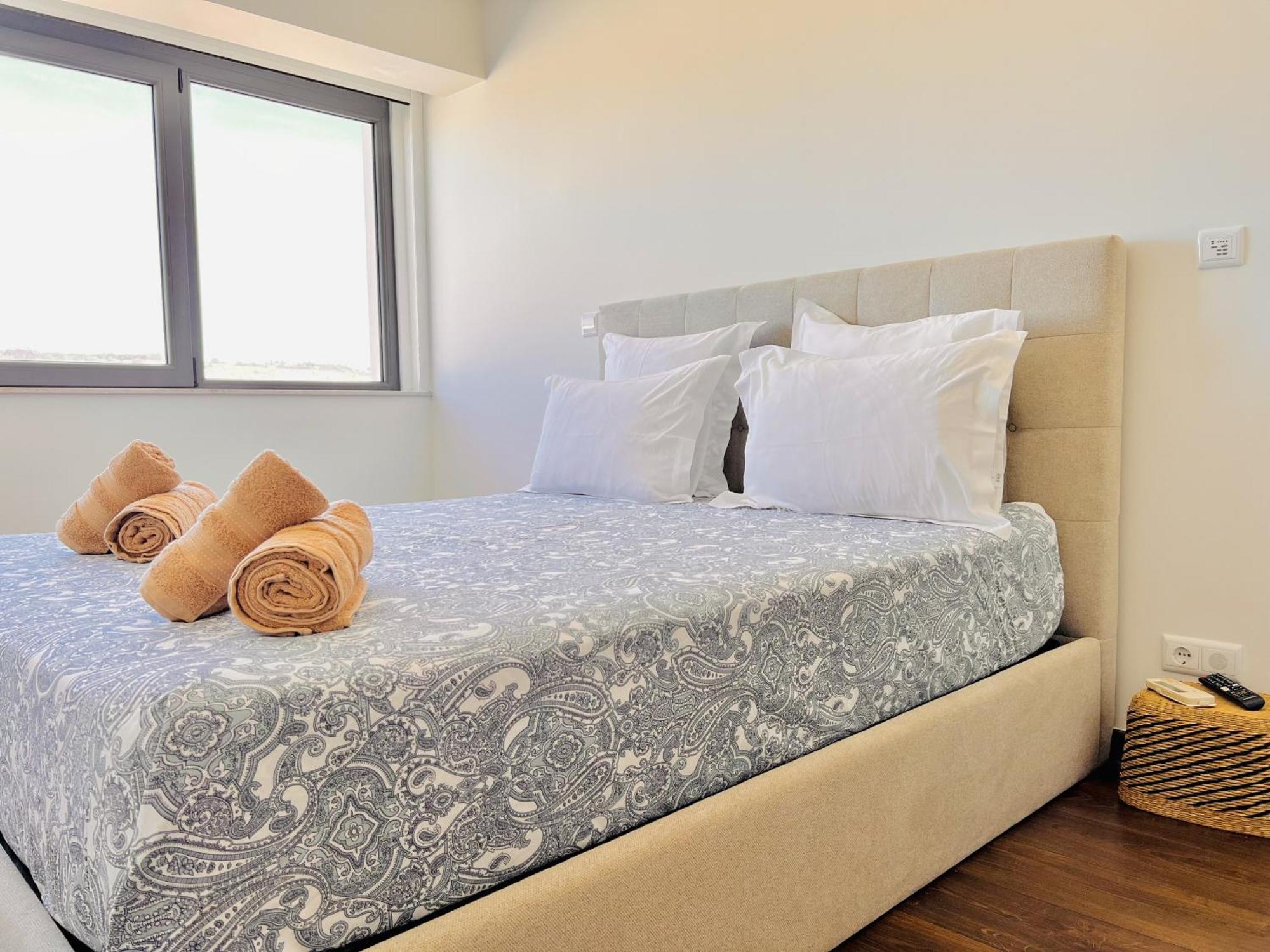 Apartment Front Line, Sea View, Luxury Penthouse In Caparica
