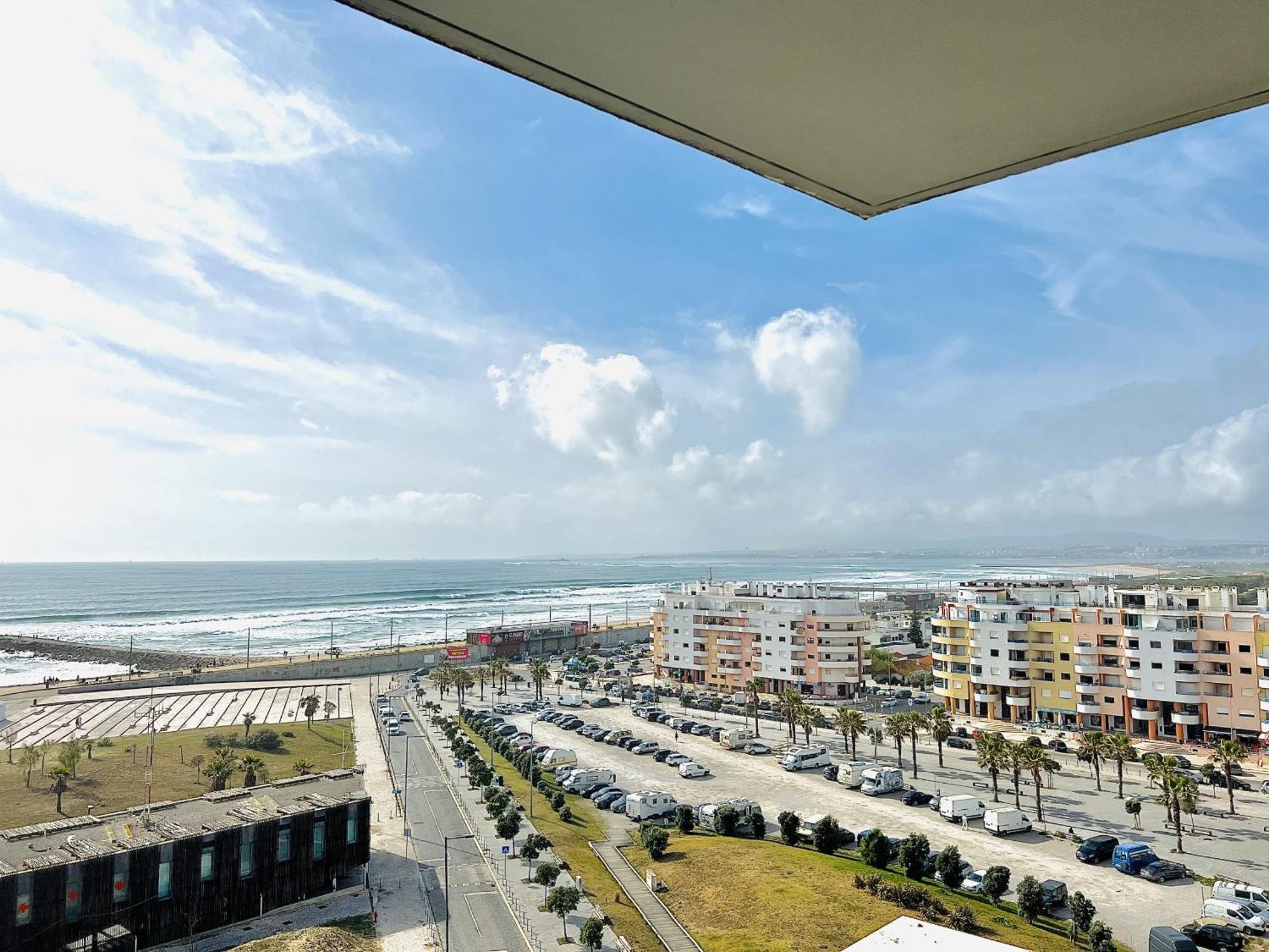 Front Line, Sea View, Luxury Penthouse In Caparica *