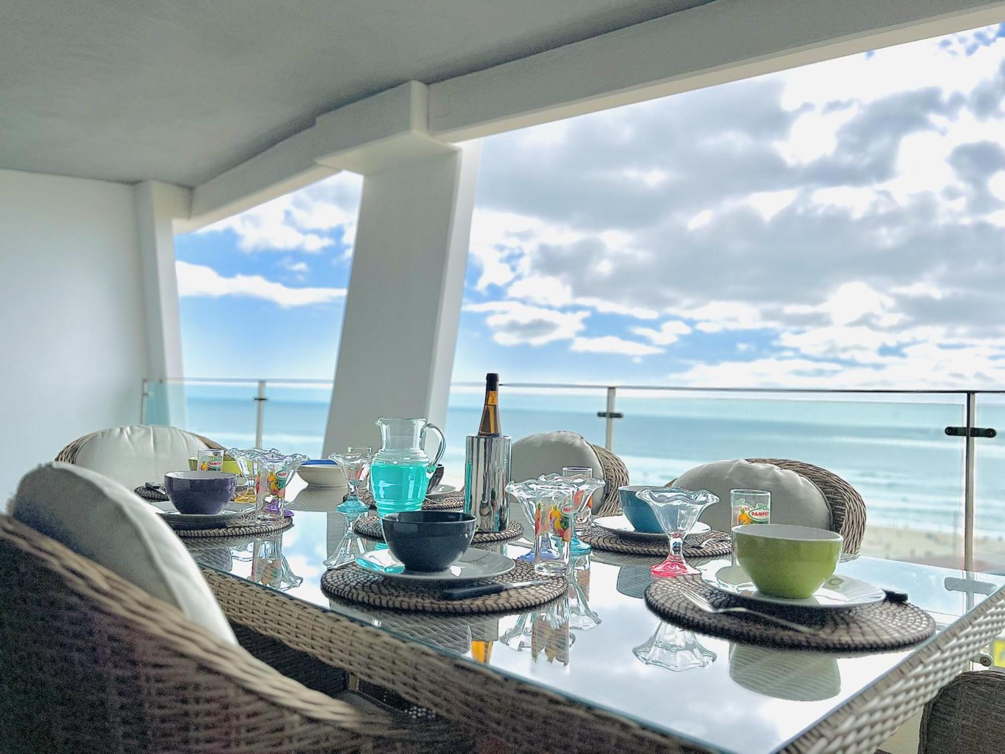 Front Line, Sea View, Luxury Penthouse In Caparica