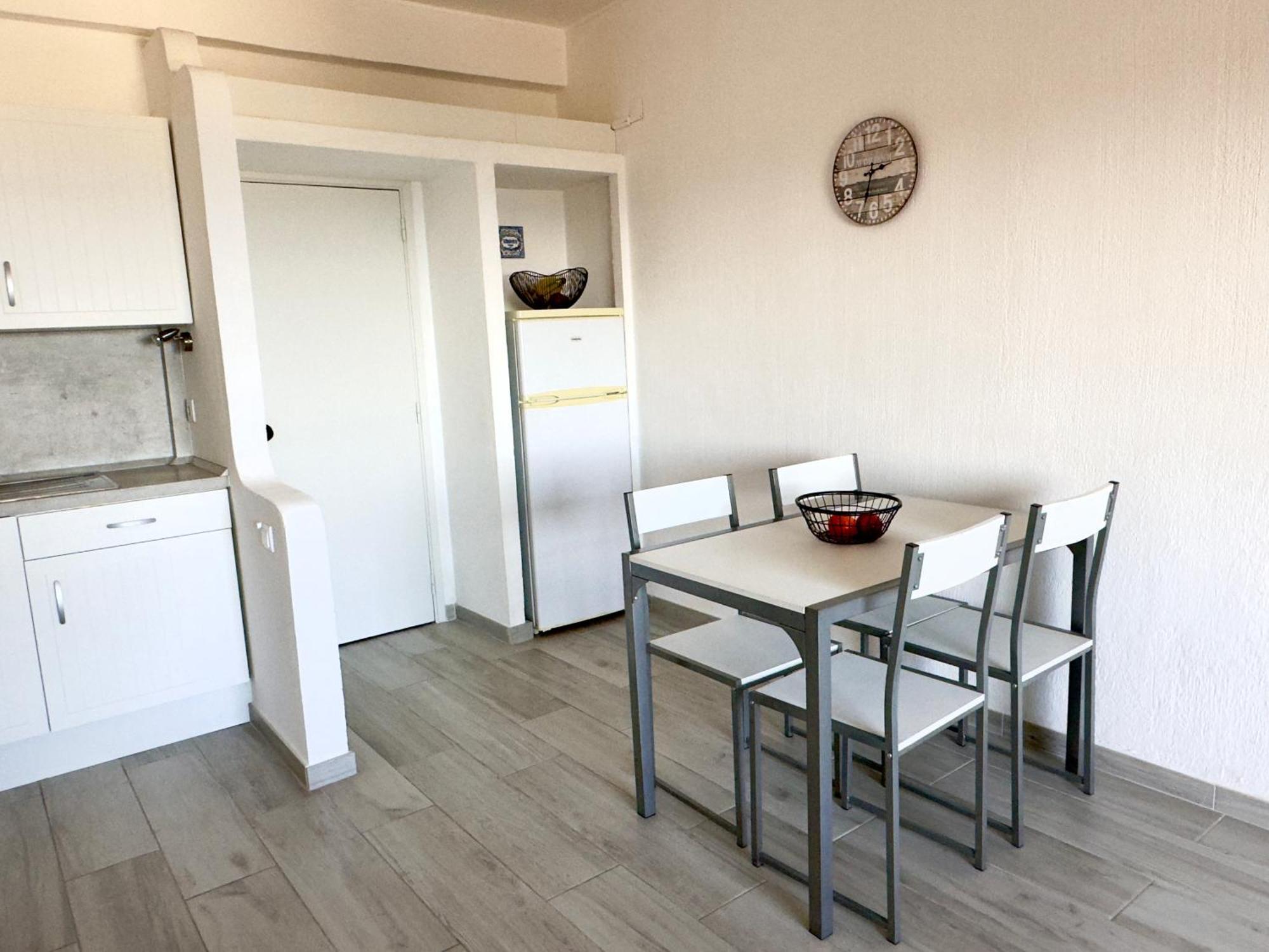 Les 3 Dauphins In Apartment