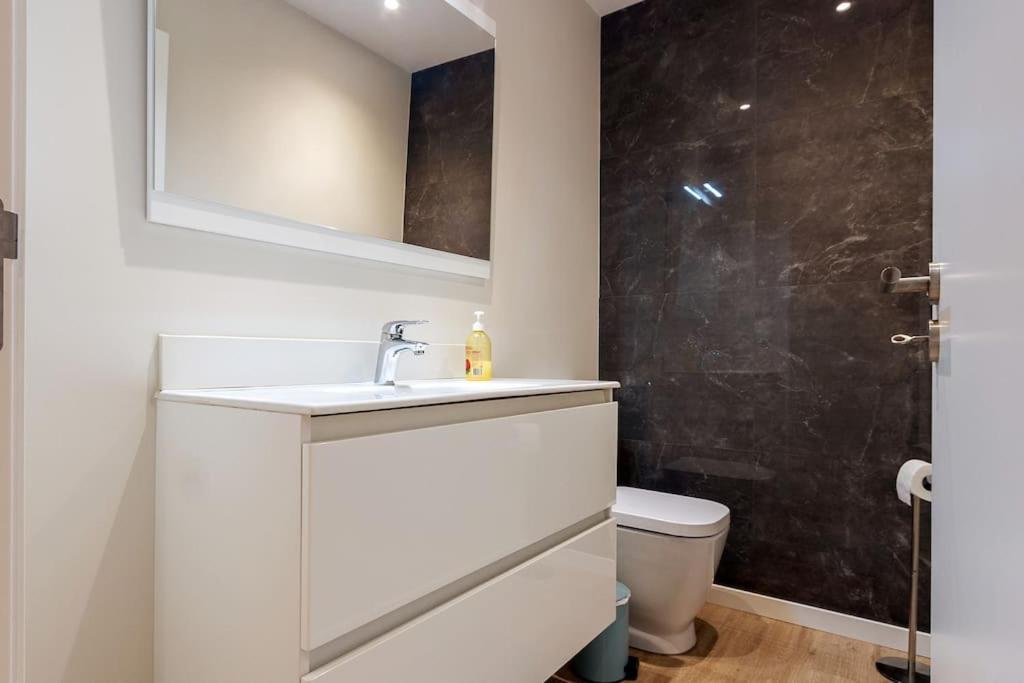Luxury And Modern In Center Porto Moniz