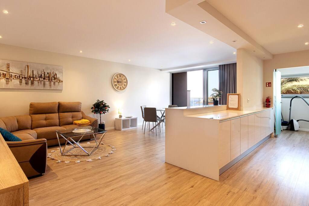 Luxury And Modern In Center Apartment *