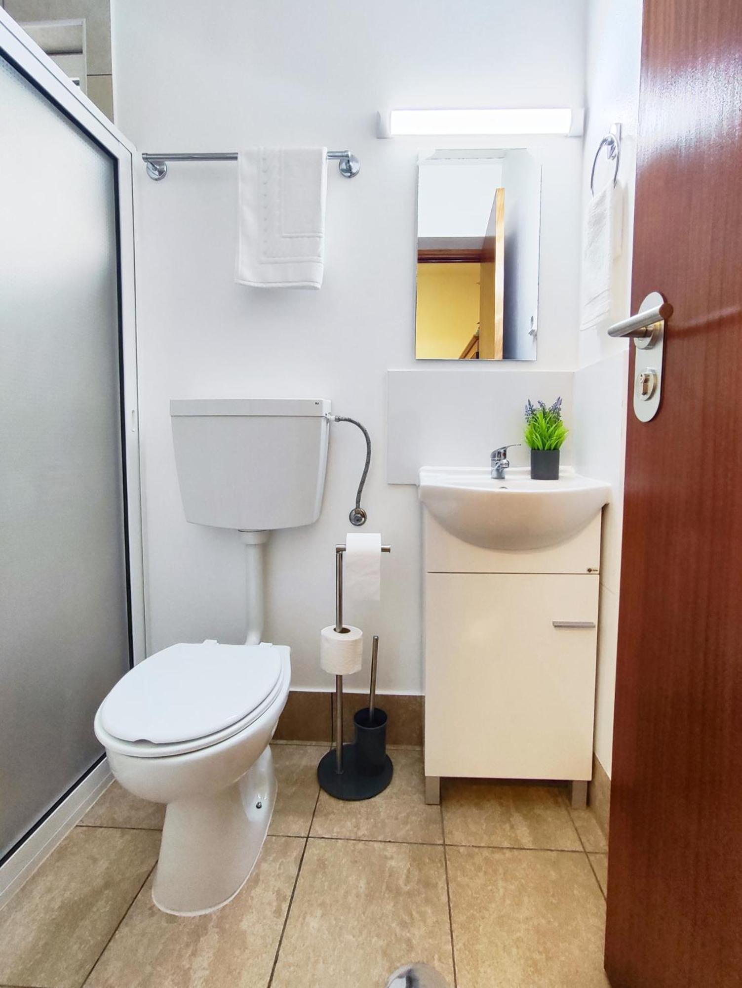 Gateone Al Airport View House * Machico (Madeira)