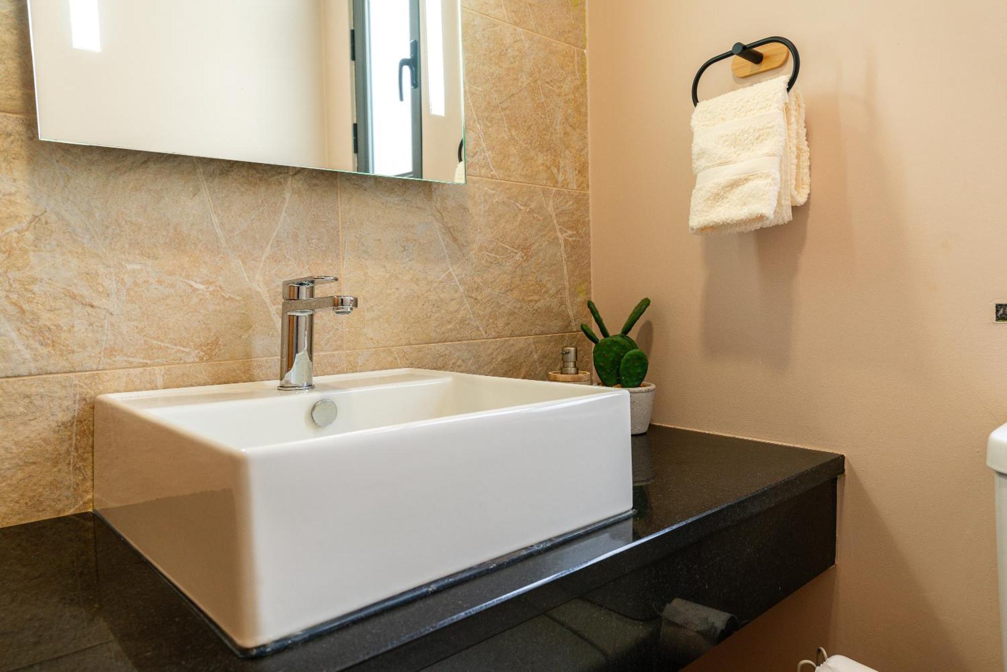 Nunes, Big House With Private Pool Pousada Calheta (Madeira)