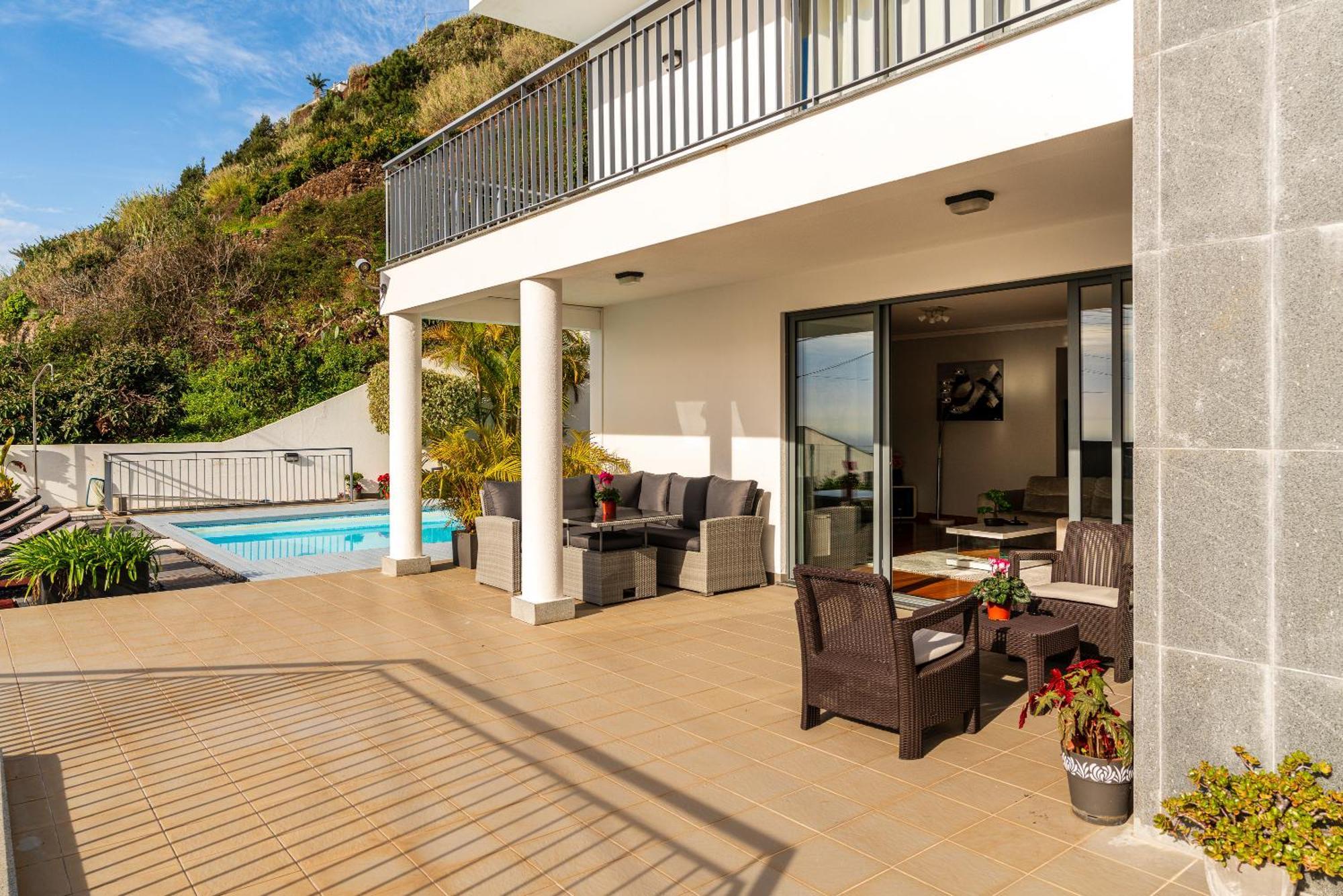 Nunes, Big House With Private Pool