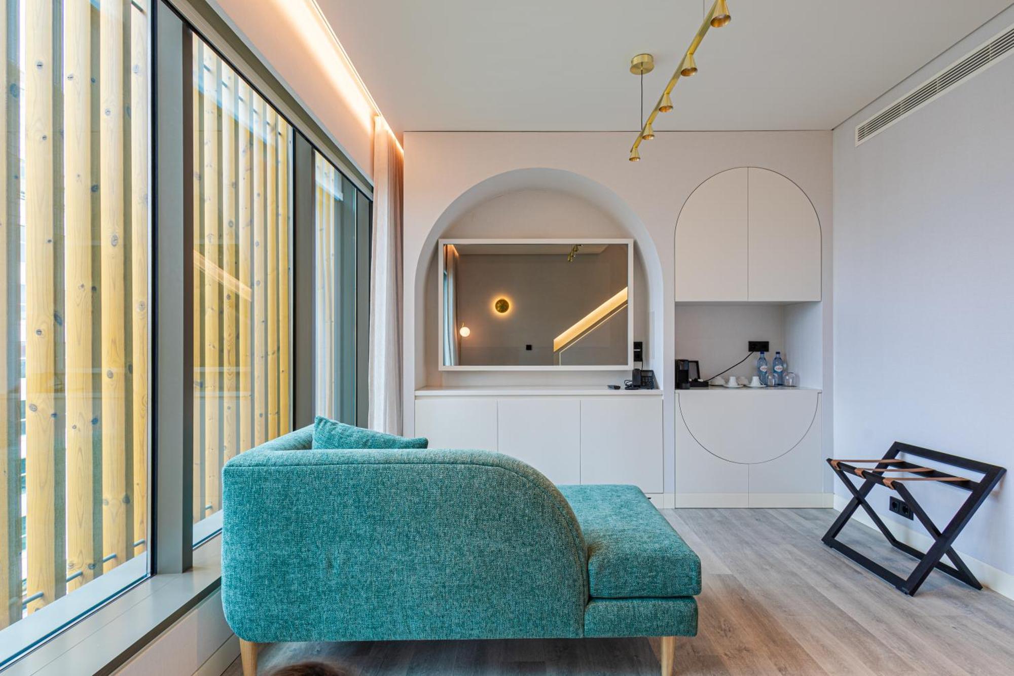 Luster Lisbon