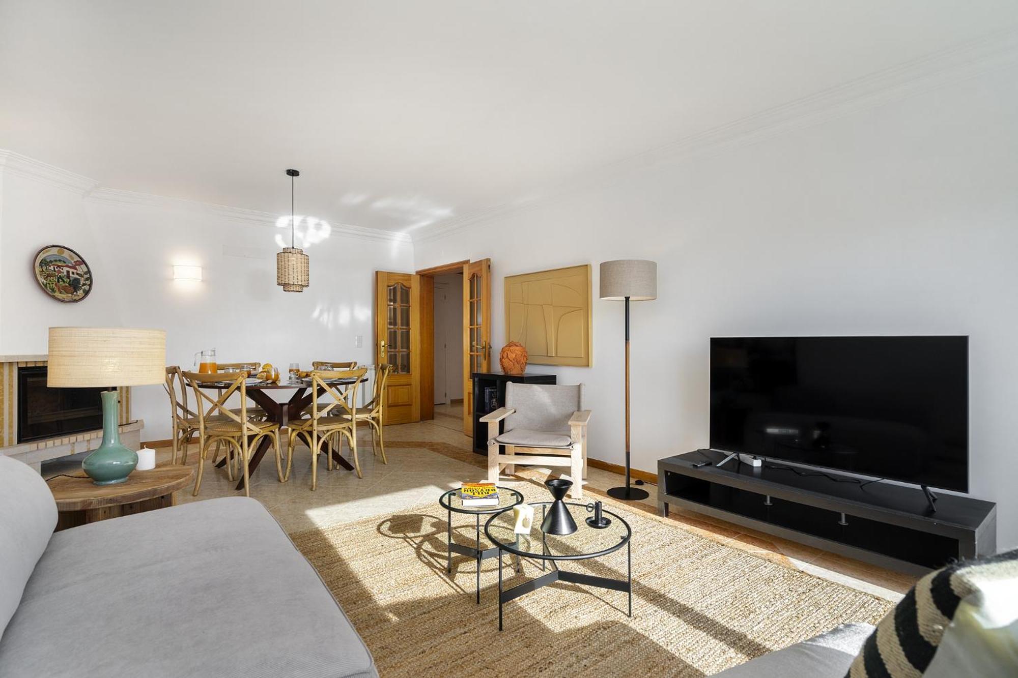 Whome Surfer's Paradise Retreat: Digital Nomads & Remote Workers Apartment *